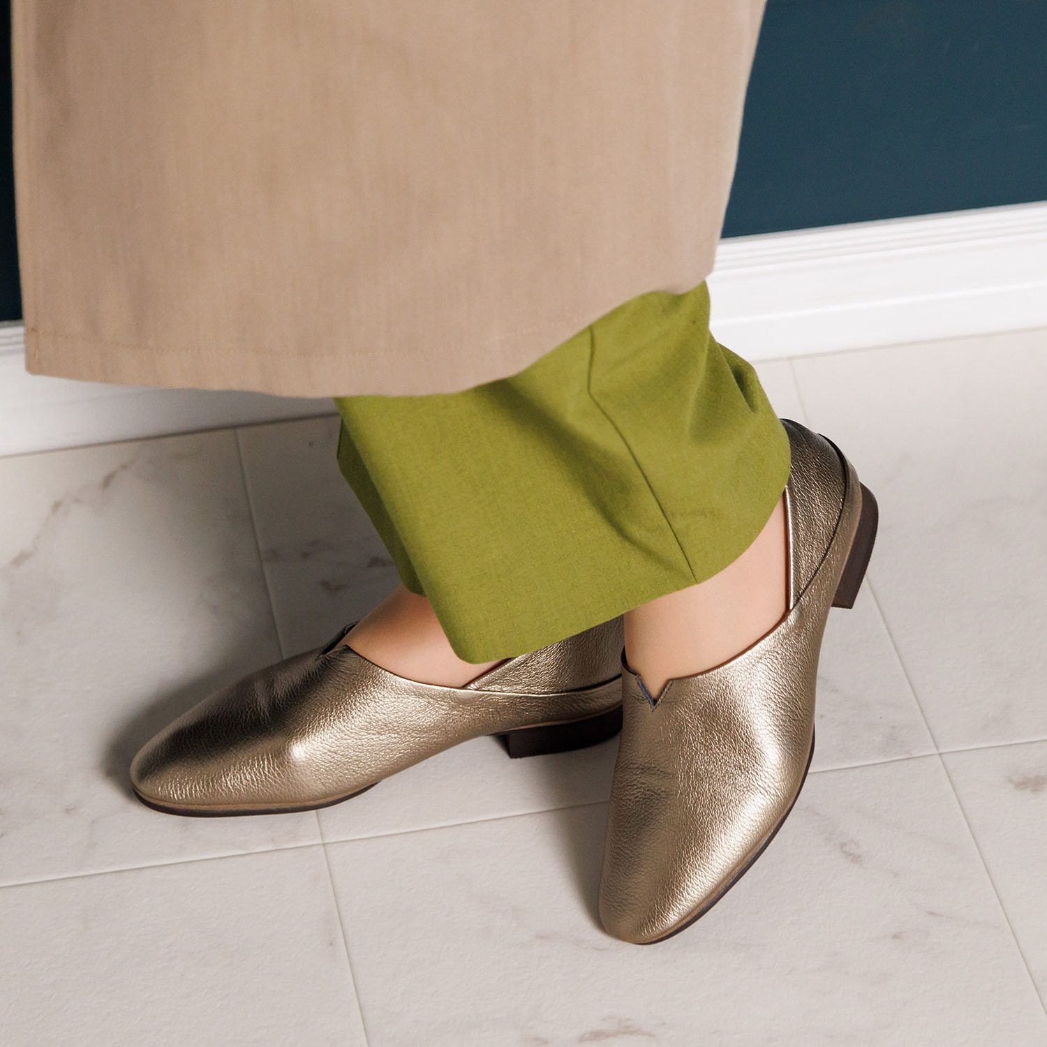 卑弥呼 “快適ウォークシリーズ” 日本製　はっ水牛革 ソフトフラットシューズ