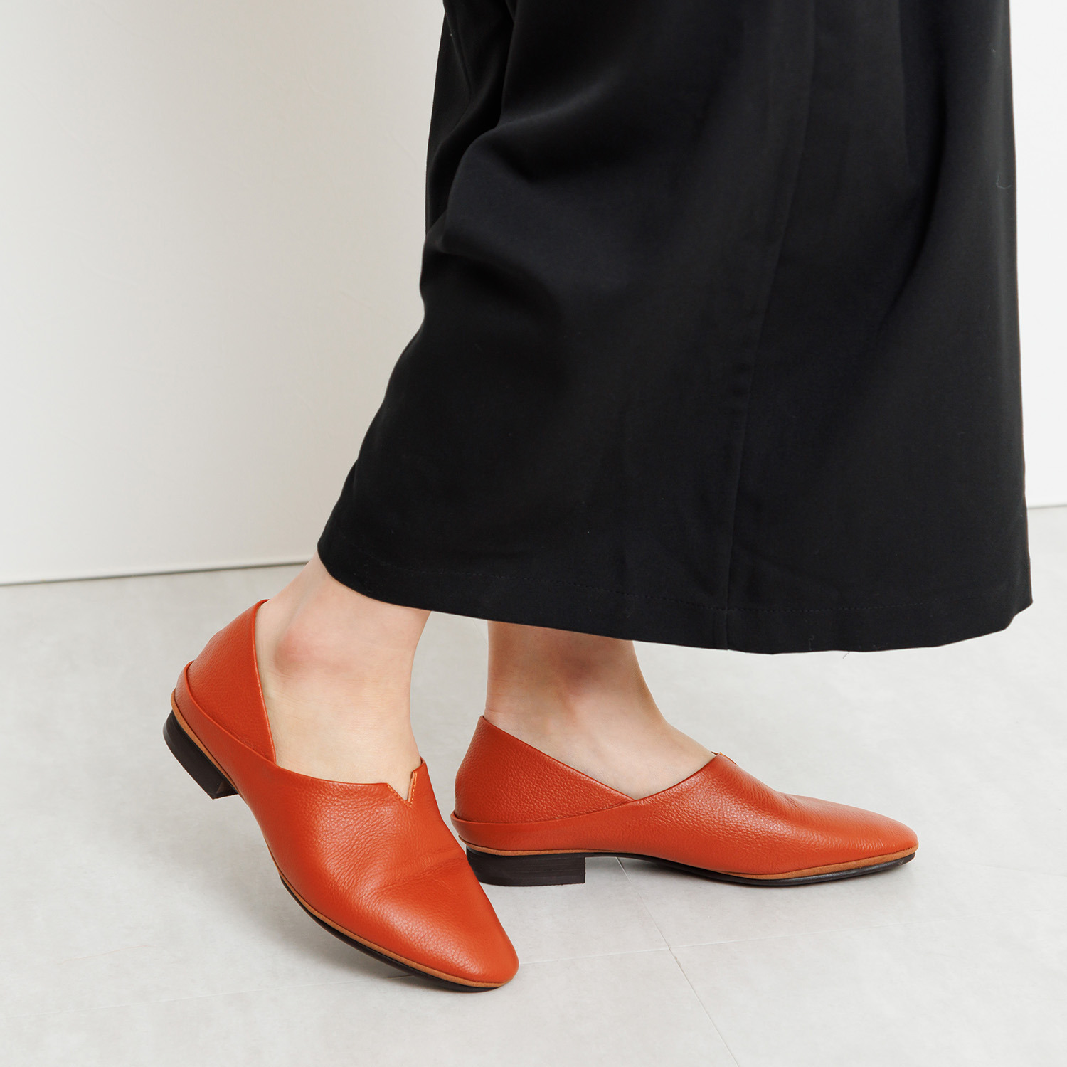 卑弥呼 “快適ウォークシリーズ” 日本製　はっ水牛革 ソフトフラットシューズ