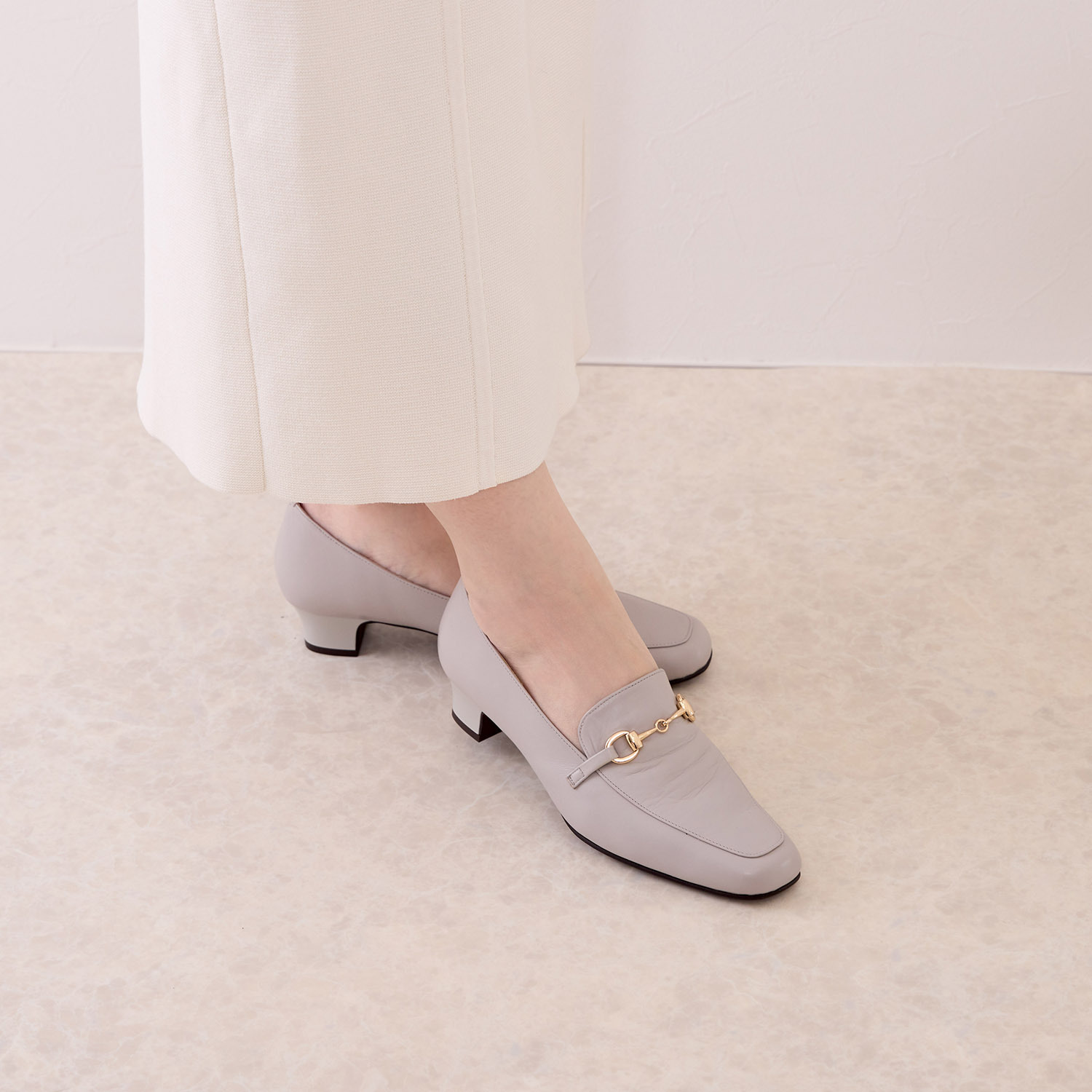 卑弥呼 “快適ウォークシリーズ” 日本製　はっ水牛革 デザインヒールローファー