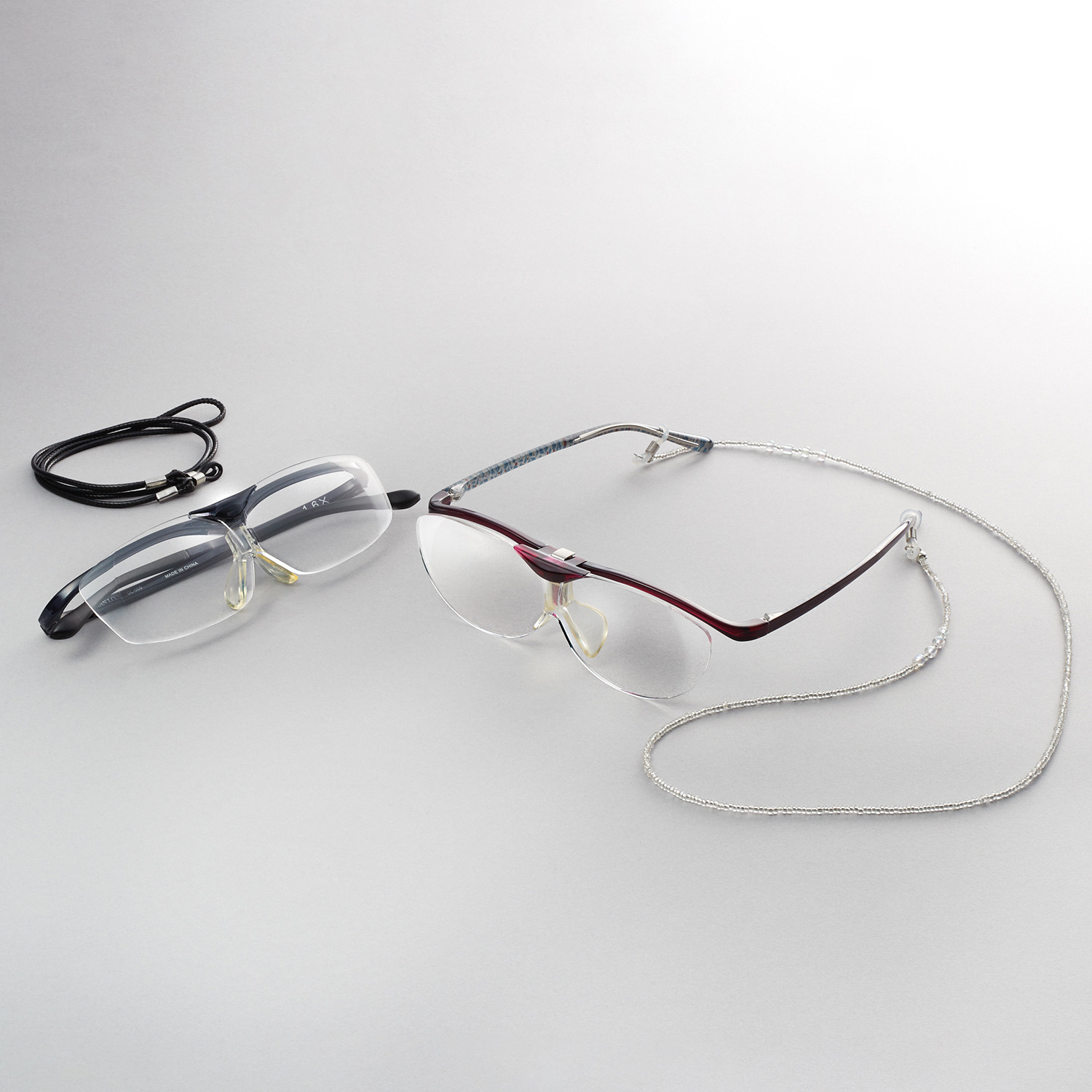 レンズの見やすさと かける快適性。 細部にも とことんこだわった 眼鏡市場コラボ 跳ね上げ式拡大鏡 アイルーぺグラン