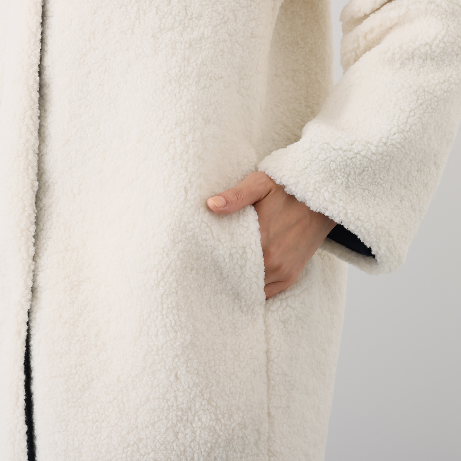 ラ　ヴァーグ　デトワール 軽やかで暖かい すっきりシルエットの リラックスボアコート