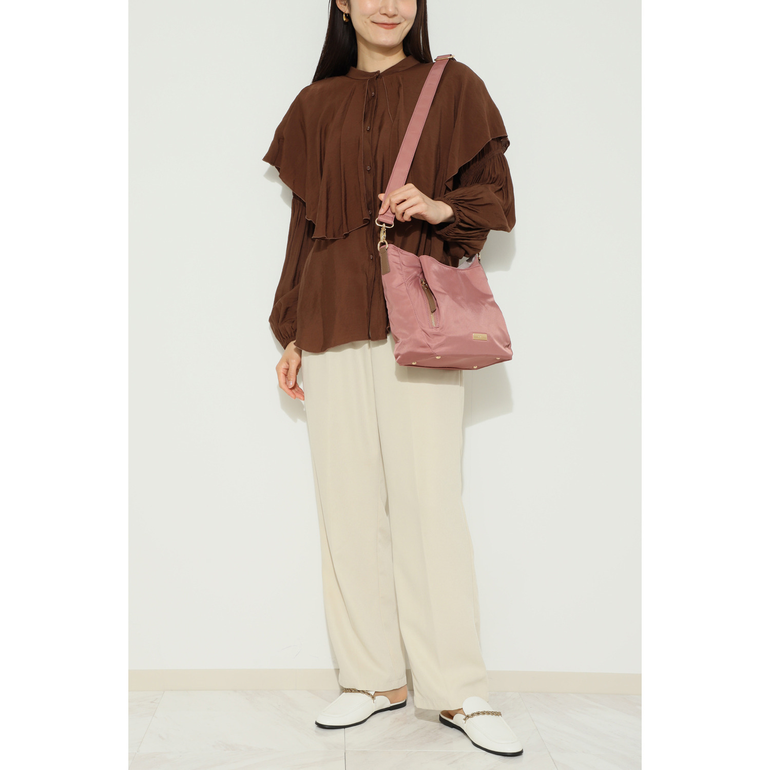 モニカ はっ水・軽量 グロッシーナイロン ２ウェイショルダーバッグ