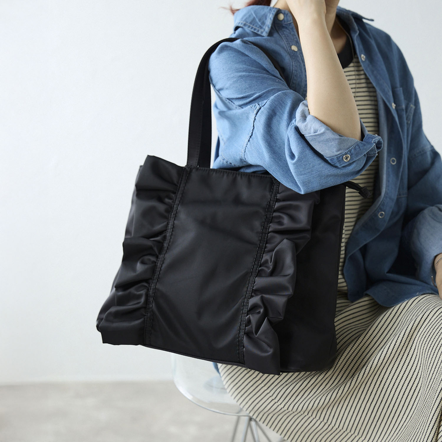 グッシオイタリー フリルアクセント トートバッグ