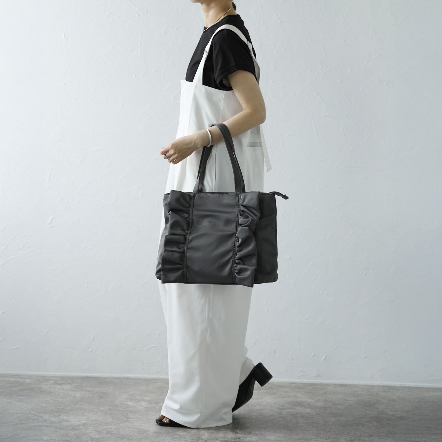 グッシオイタリー フリルアクセント トートバッグ