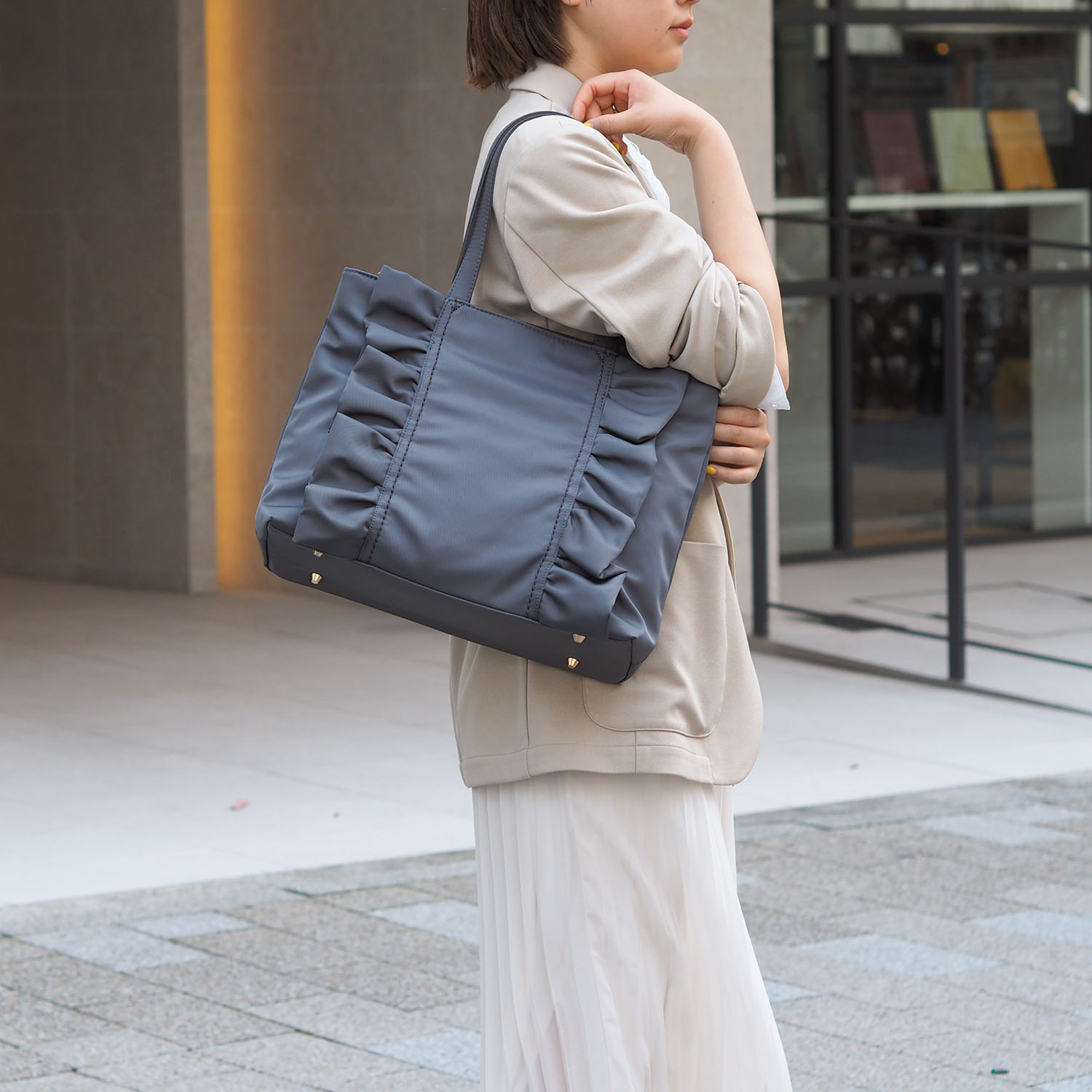 グッシオイタリー フリルアクセント トートバッグ