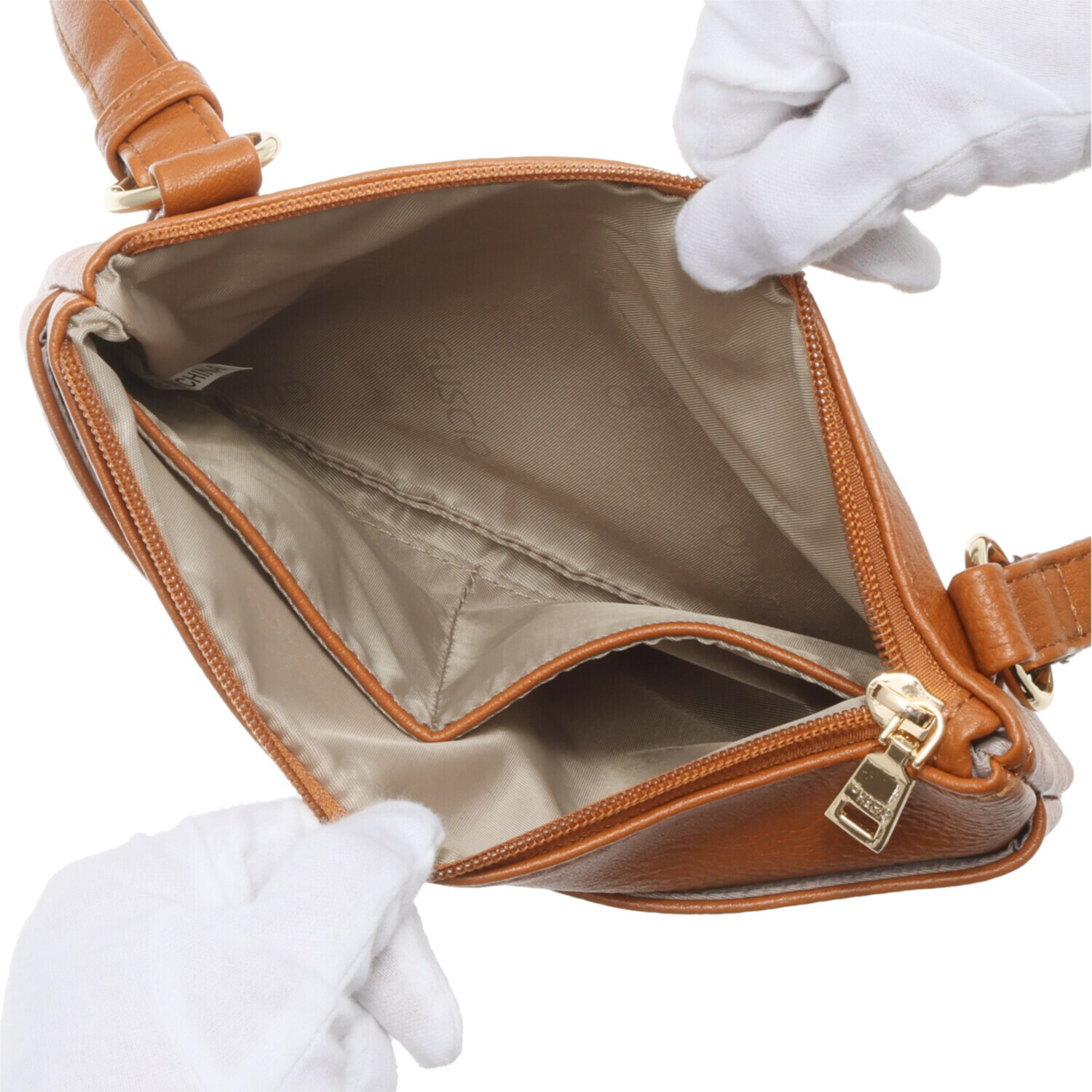 グッシオイタリー はっ水 こだわりのレザータッチ ６ポケット ３ウェイリュック ＜ショルダーバッグ付＞