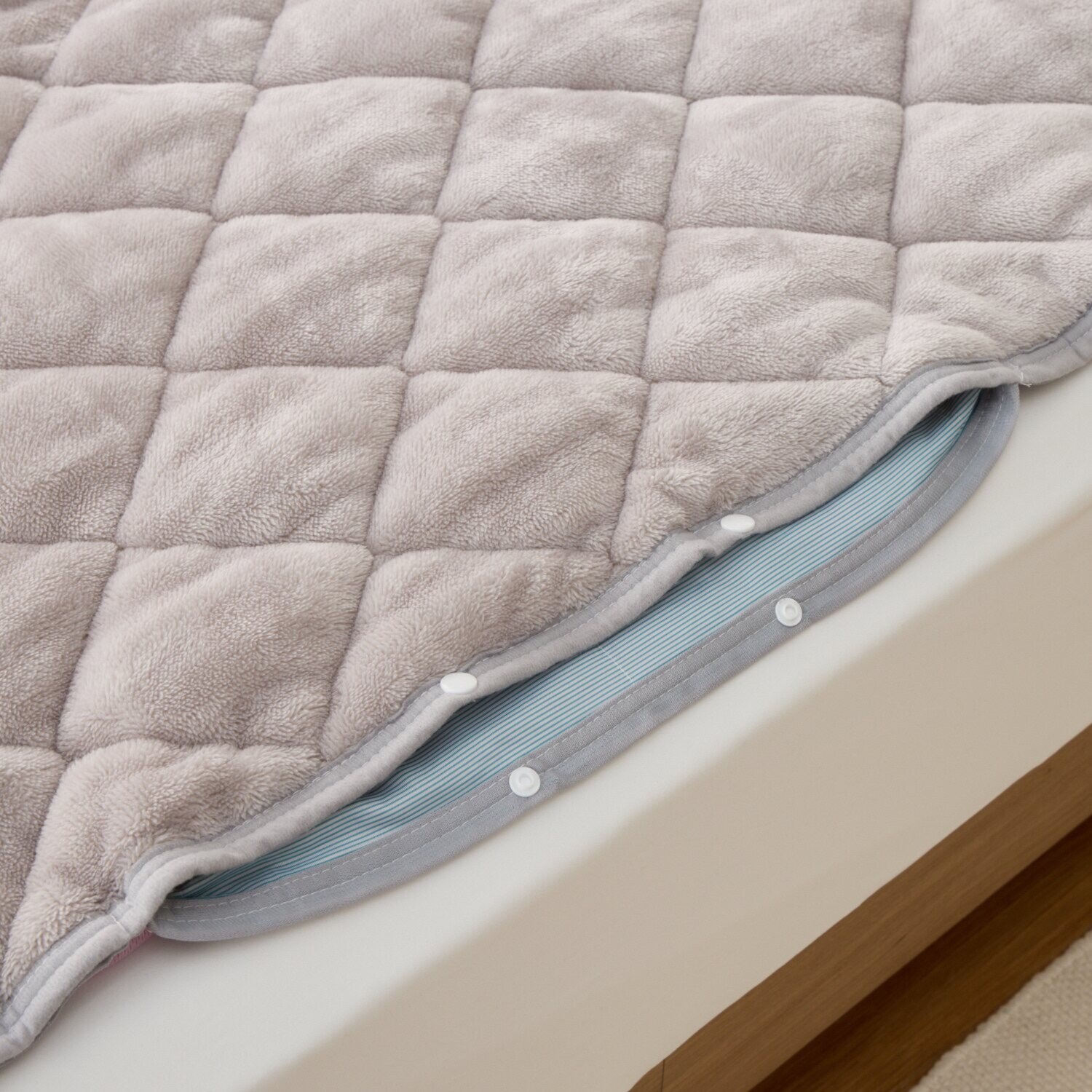 ｎｉｓｈｉｋａｗａ　西川 １枚４役！ 春夏秋冬つかえる ４シーズン敷きパッド ＜シングル＞