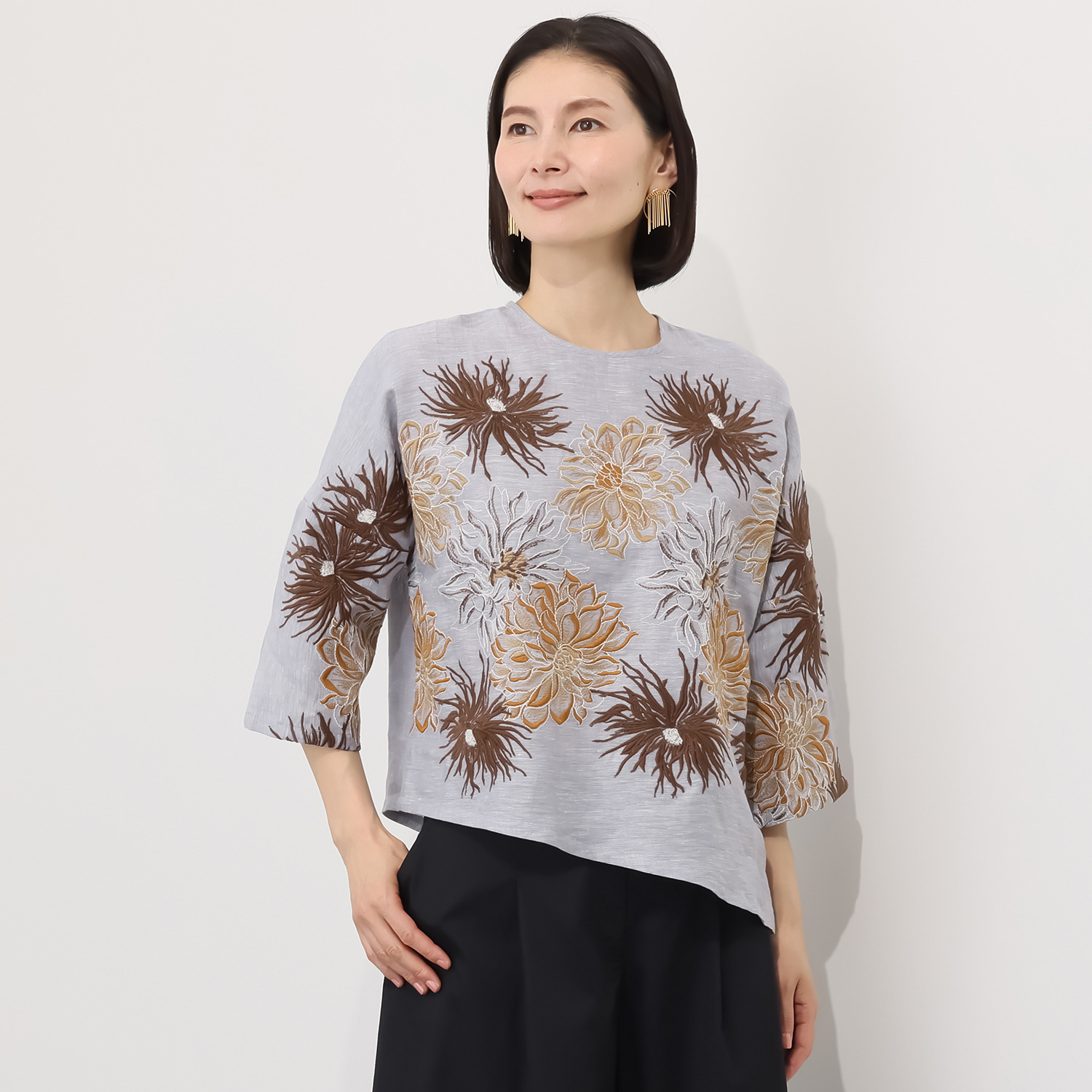 ジョヴァンナ　ニコライ イタリア製 リネン１００％ 刺しゅうブラウス