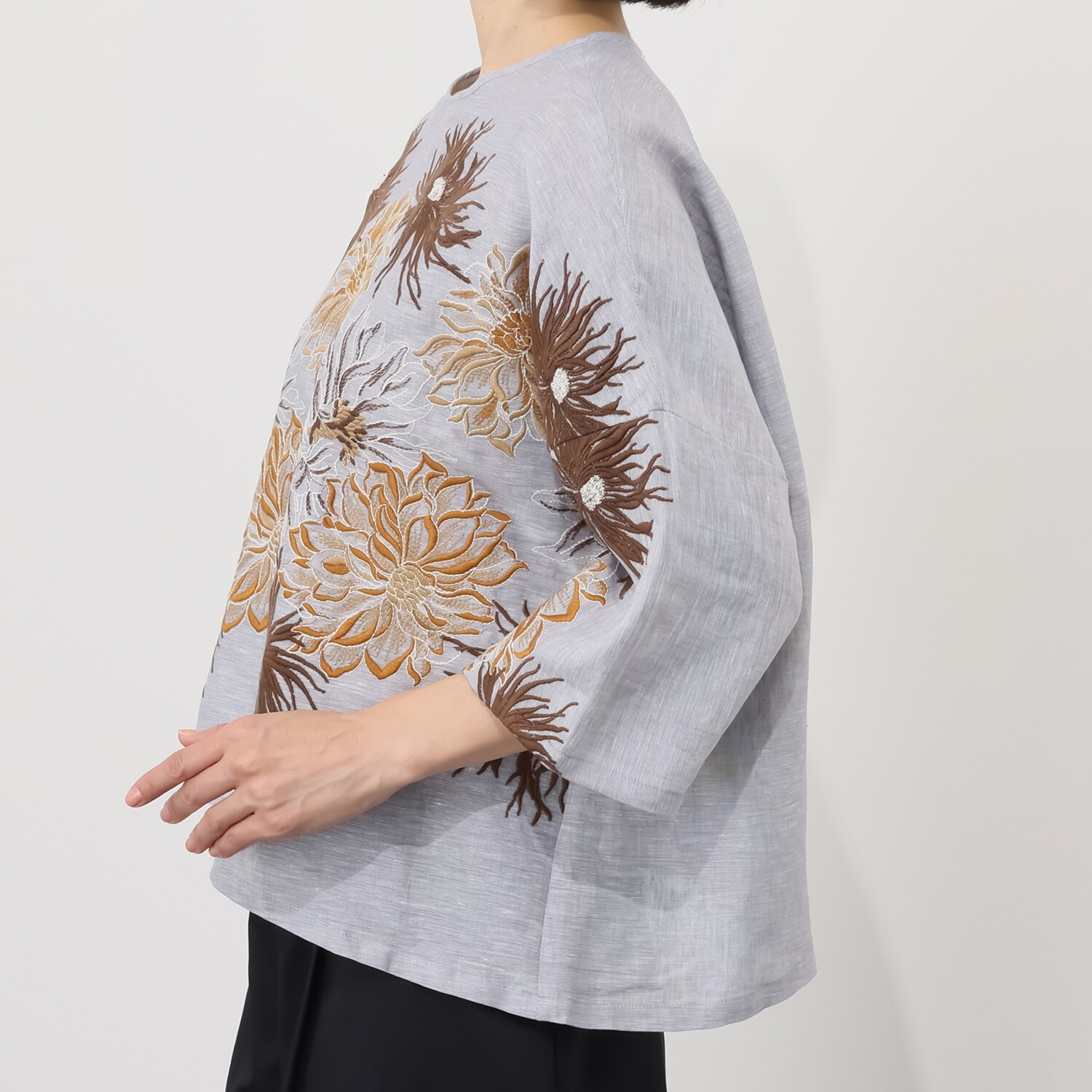 ジョヴァンナ　ニコライ イタリア製 リネン１００％ 刺しゅうブラウス