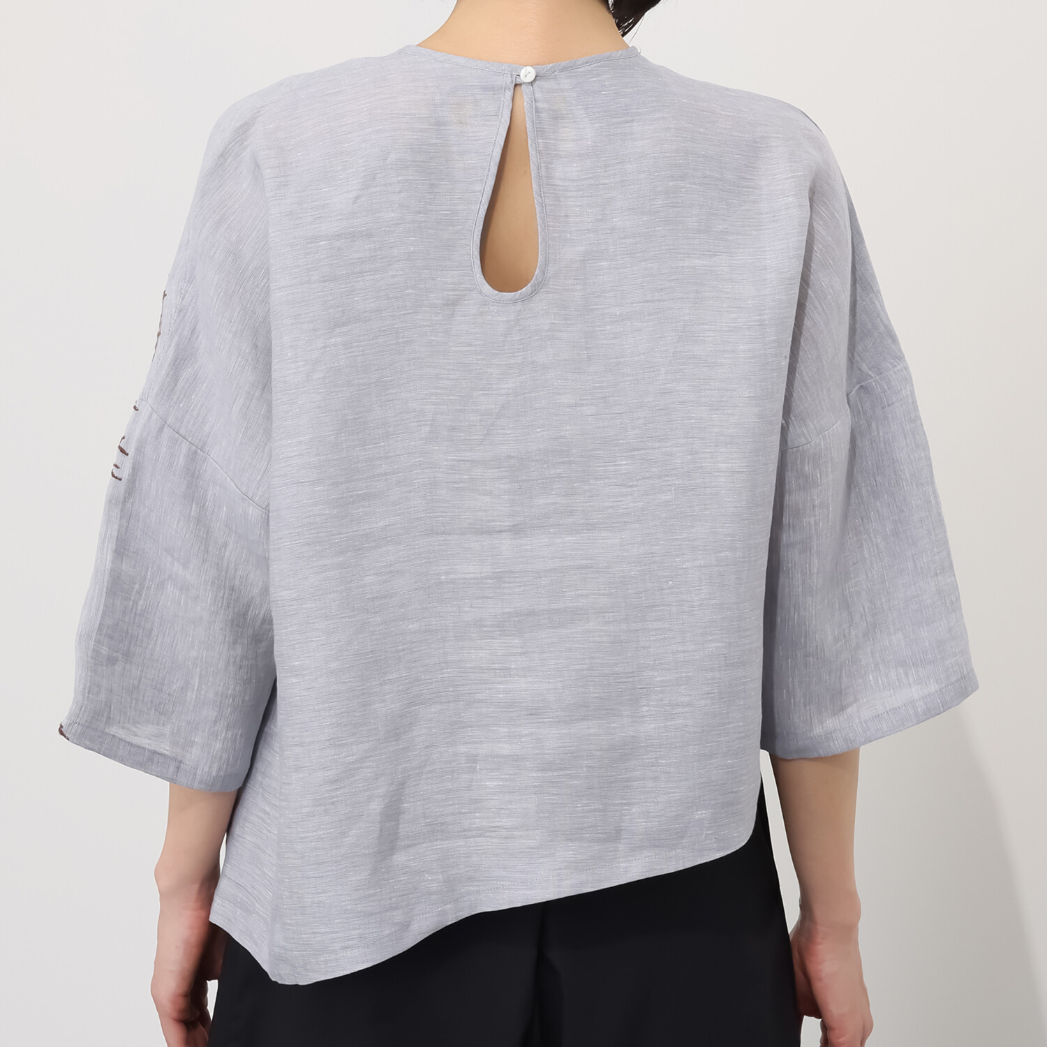 ジョヴァンナ　ニコライ イタリア製 リネン１００％ 刺しゅうブラウス