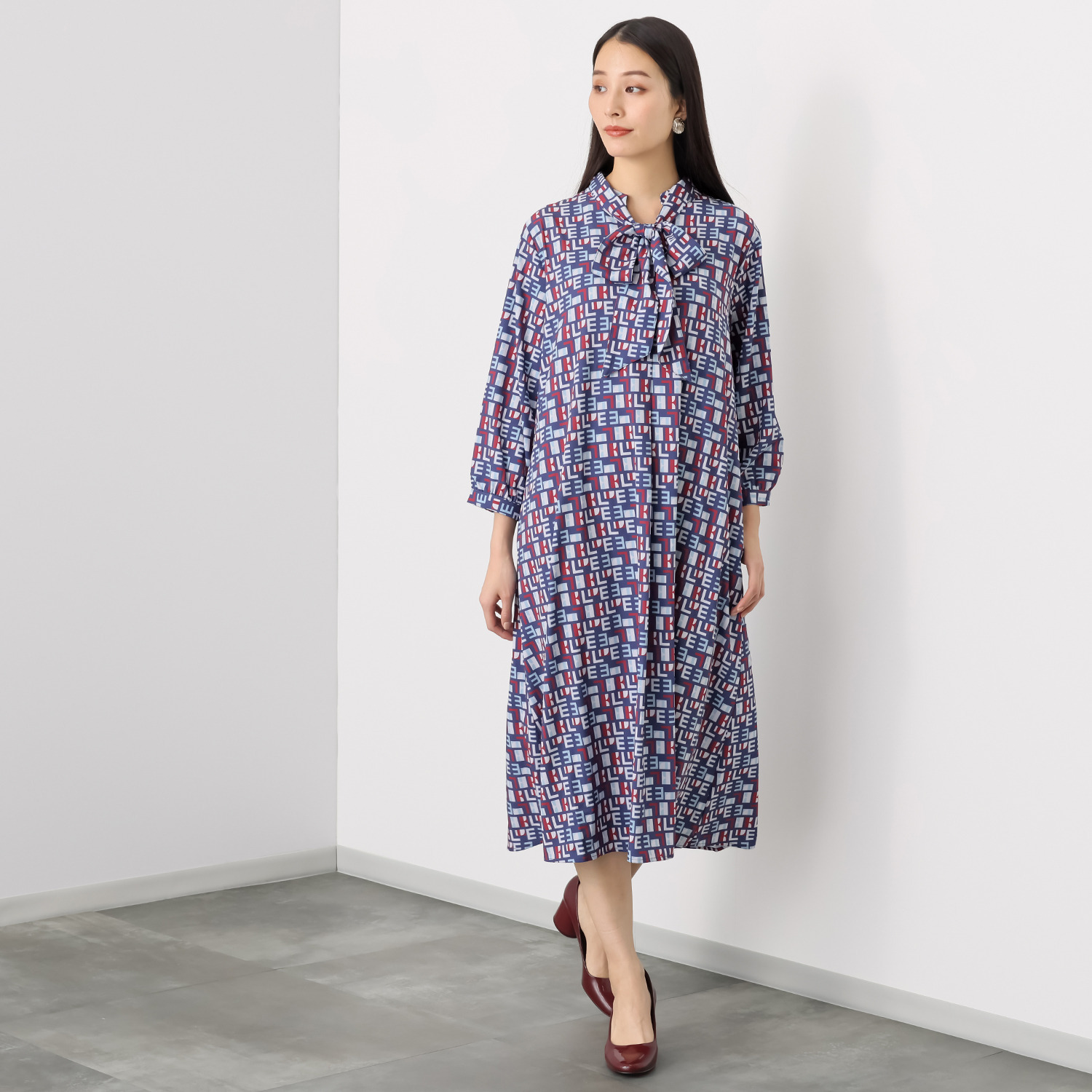 エル　ステュディオ ボウタイ付 ＥＬＬＥグラフィック ワンピース