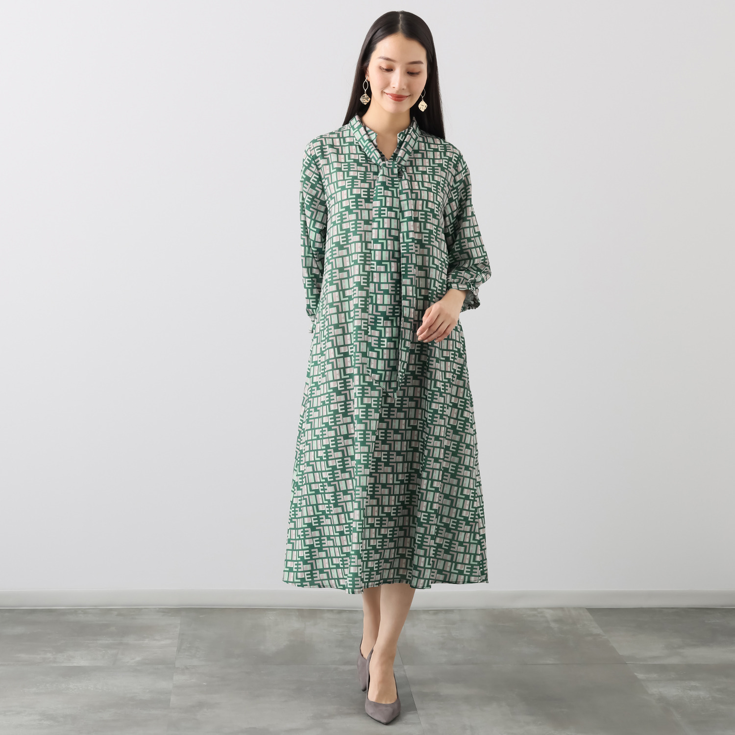 エル　ステュディオ ボウタイ付 ＥＬＬＥグラフィック ワンピース