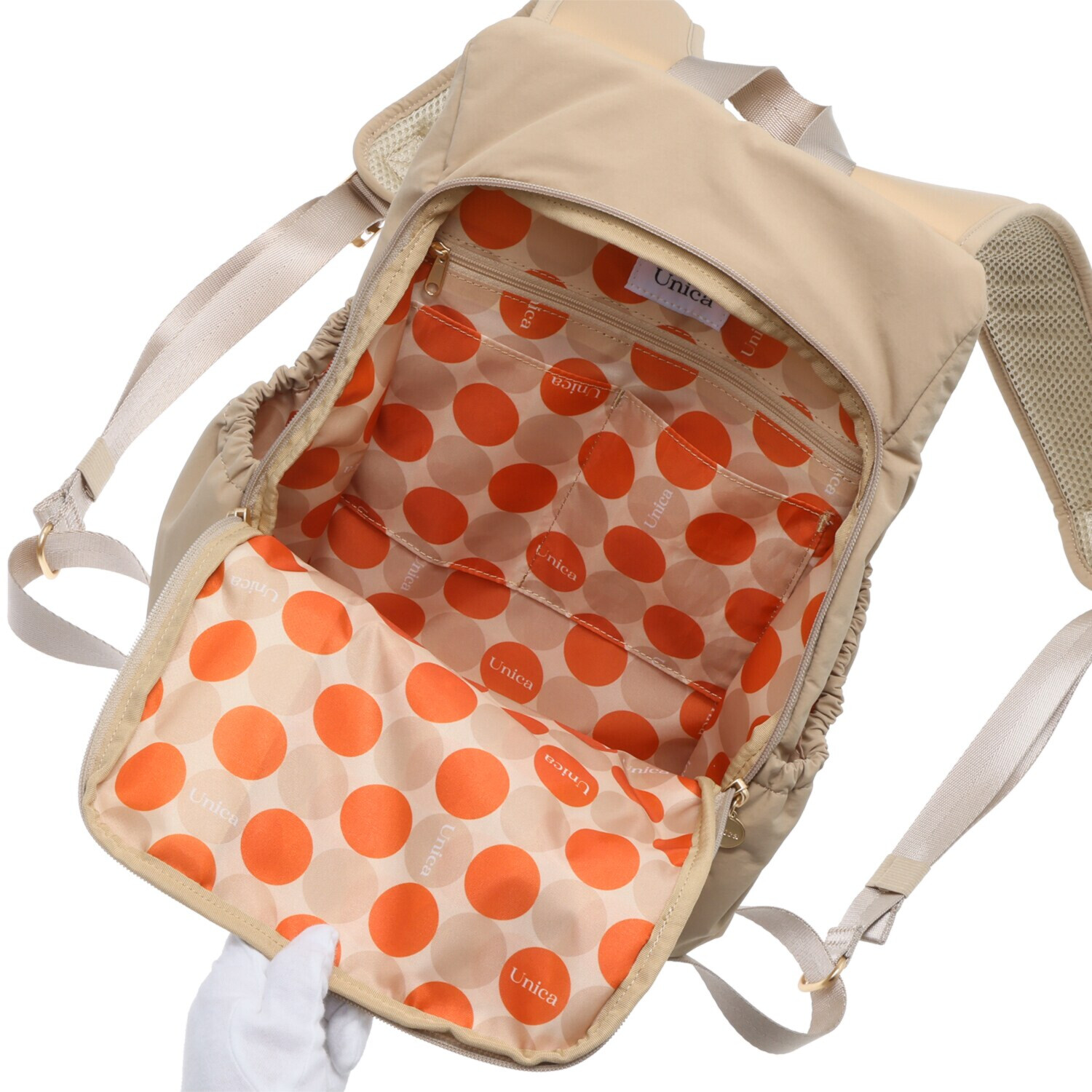 ウニカ 身体のラインに寄り添う 軽量 タックポケットリュック