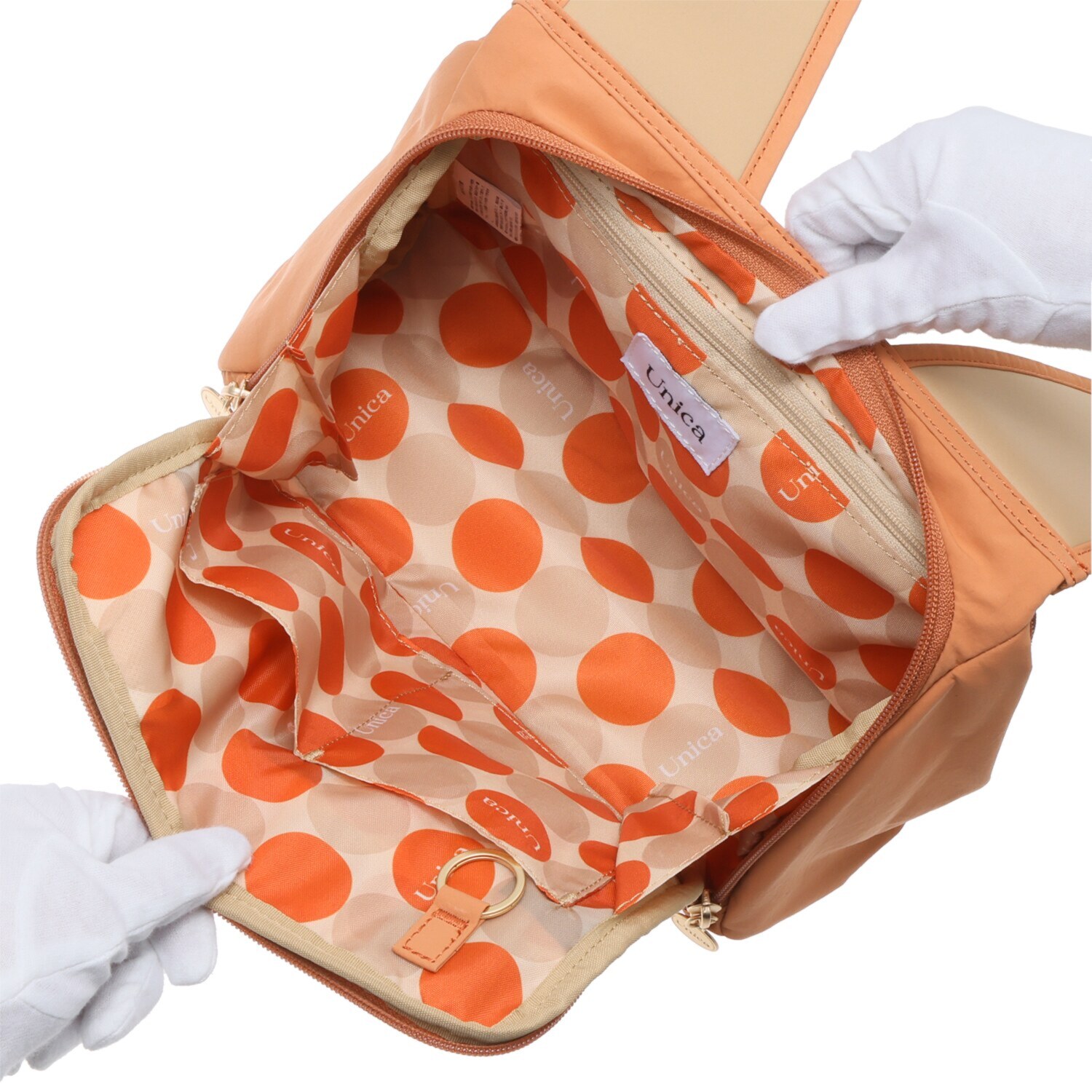 ウニカ 身体のラインに寄り添う 軽量 タックポケット ショルダーバッグ