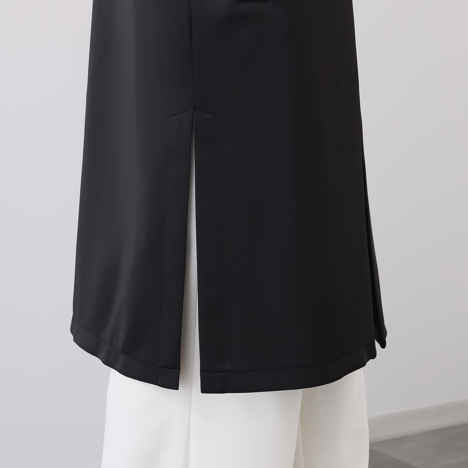 マダムヒロコ ポケットパール調 アクセント付きジレ