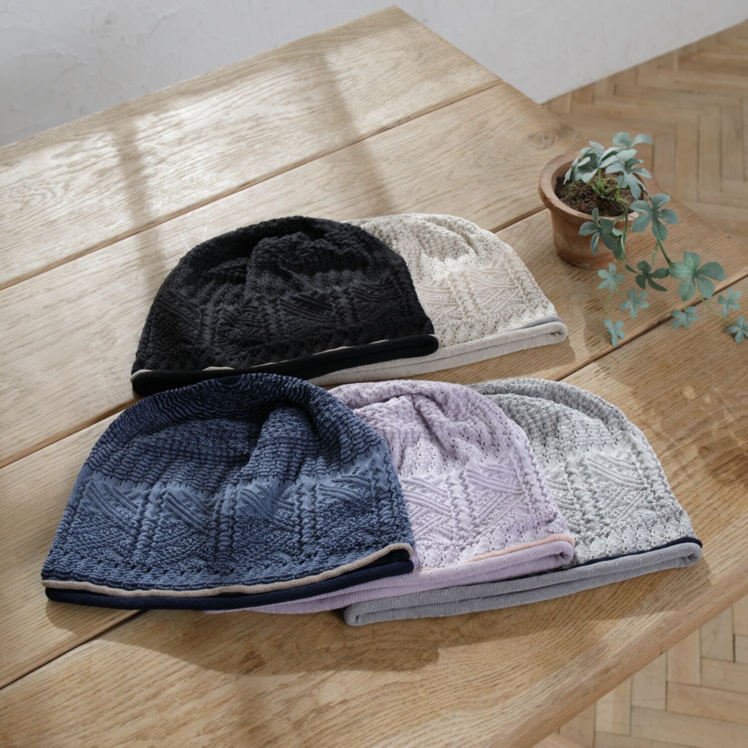 タイムクロス 日本製　超軽量 洗えるシルク混の ホールガーメント（Ｒ） おうちニット帽