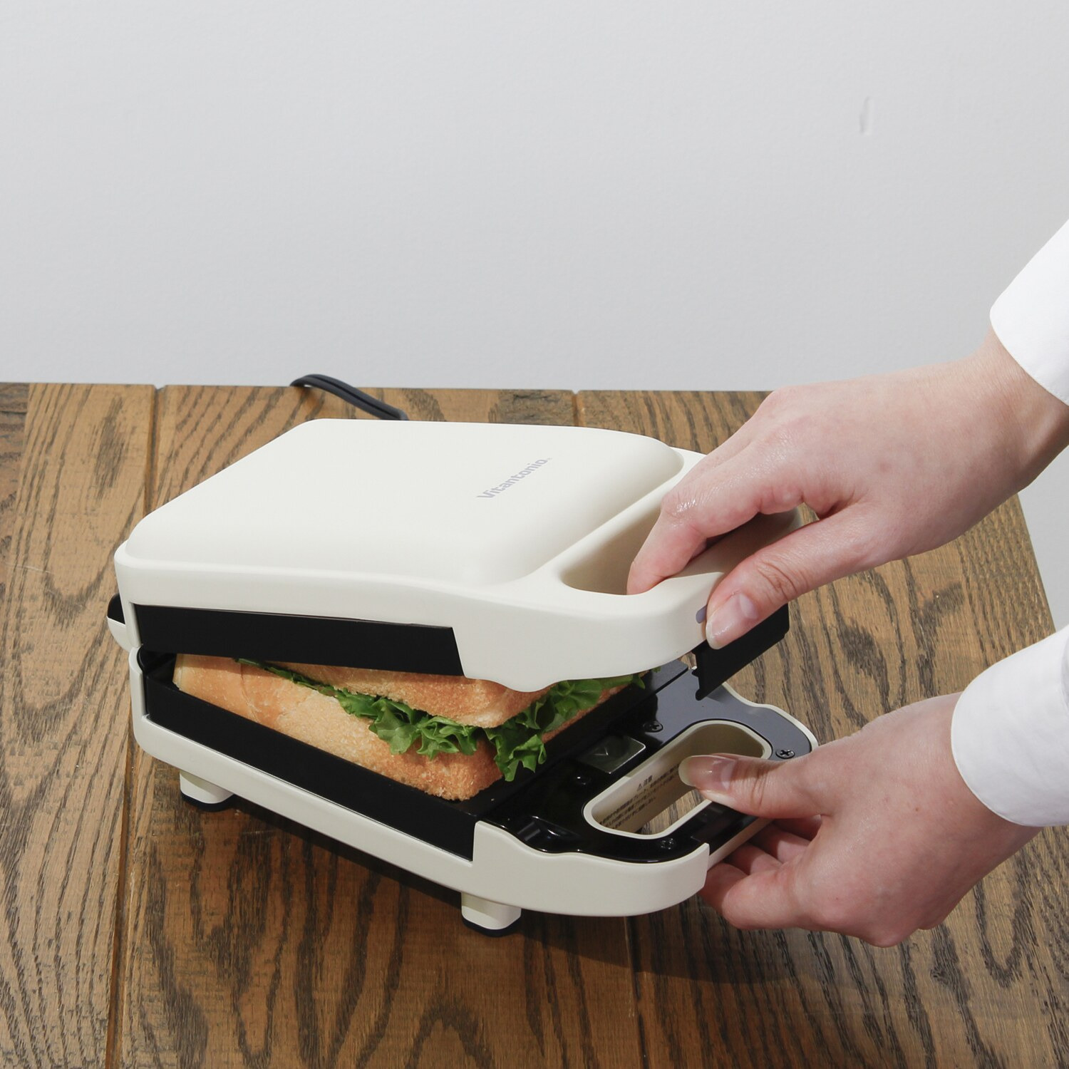 ワッフルもホットサンドも これ１台！ ビタントニオ マイワッフル＆ ホットサンドベーカー