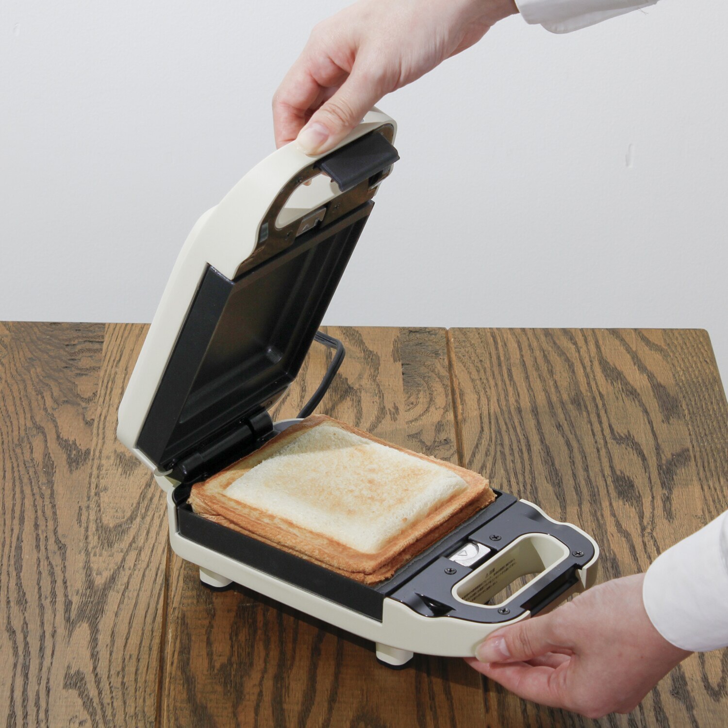 ワッフルもホットサンドも これ１台！ ビタントニオ マイワッフル＆ ホットサンドベーカー