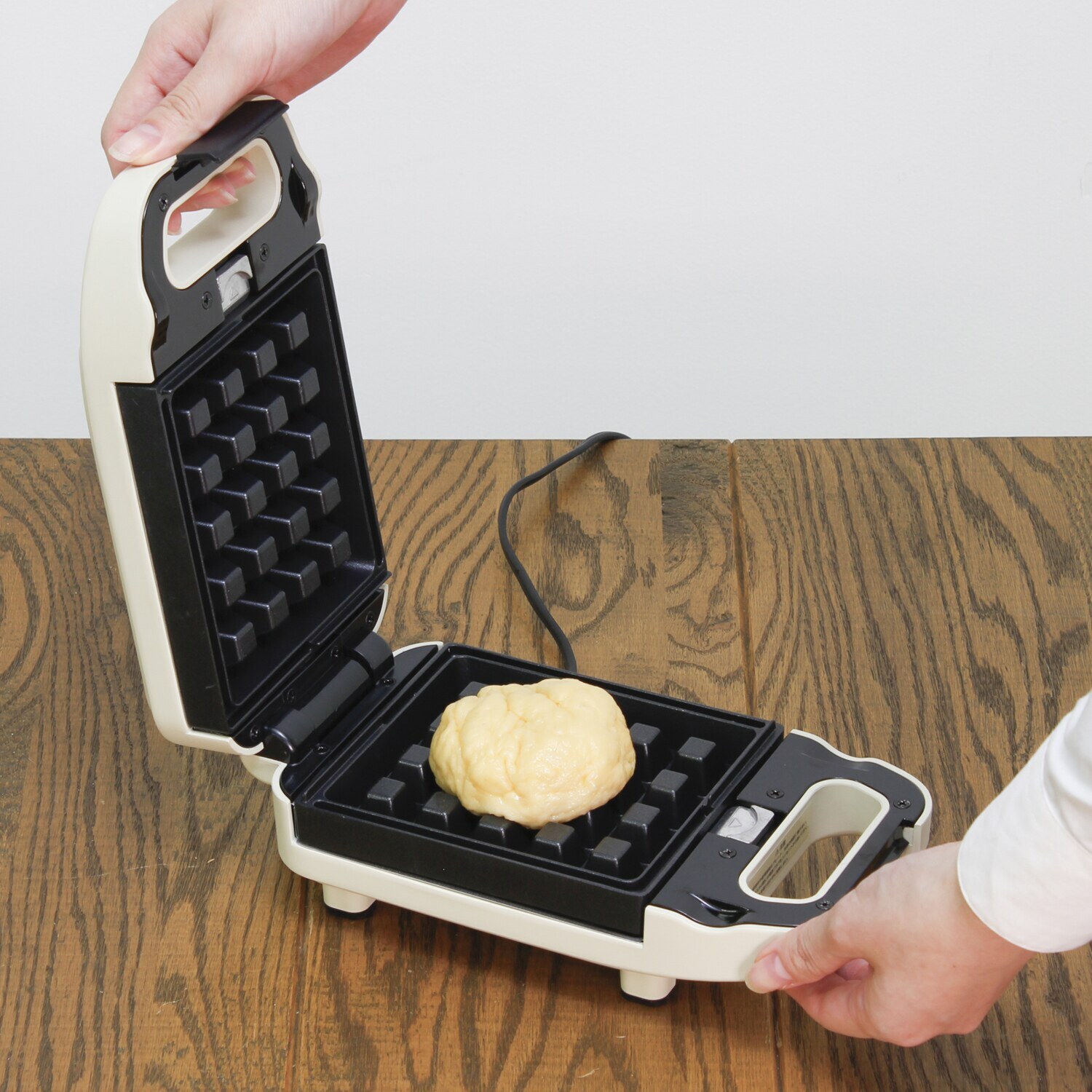 ワッフルもホットサンドも これ１台！ ビタントニオ マイワッフル＆ ホットサンドベーカー