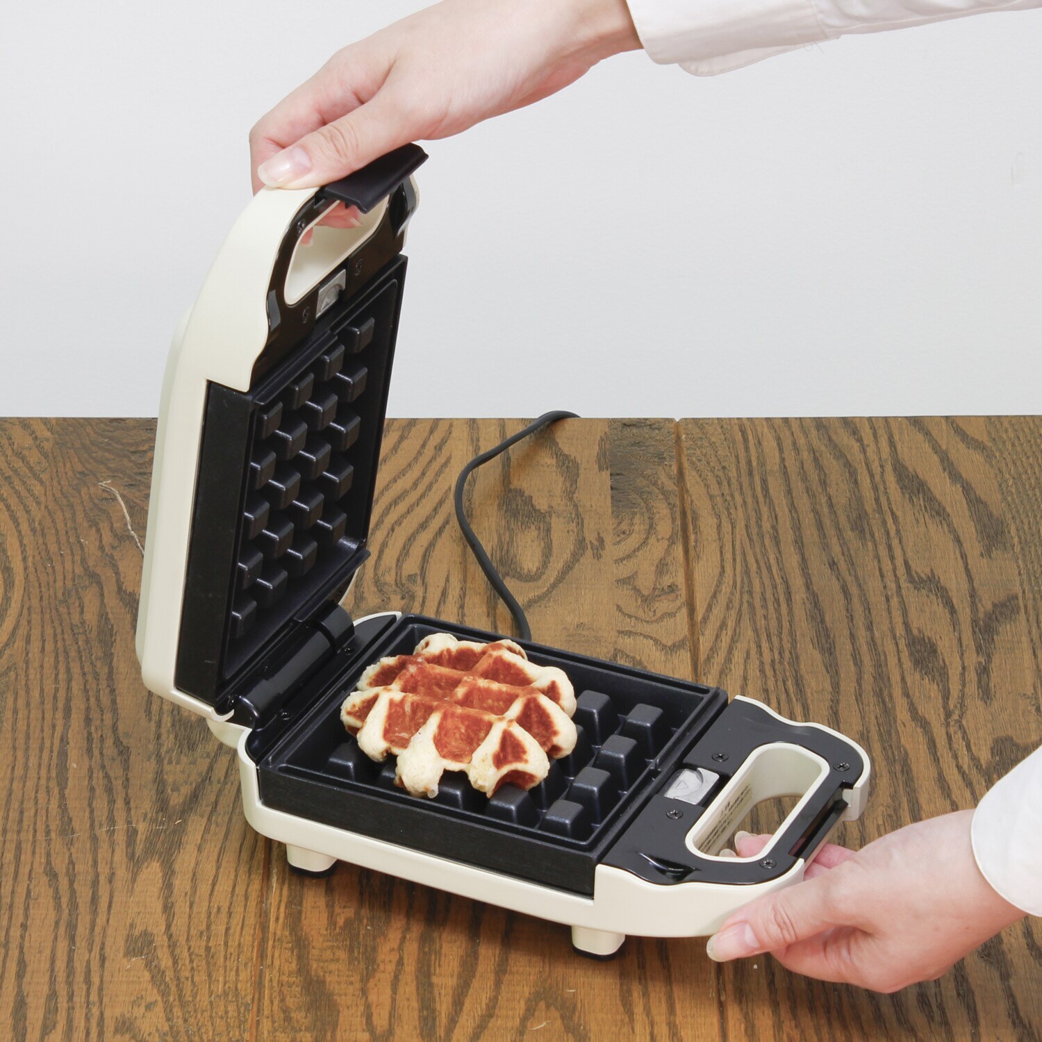 ワッフルもホットサンドも これ１台！ ビタントニオ マイワッフル＆ ホットサンドベーカー
