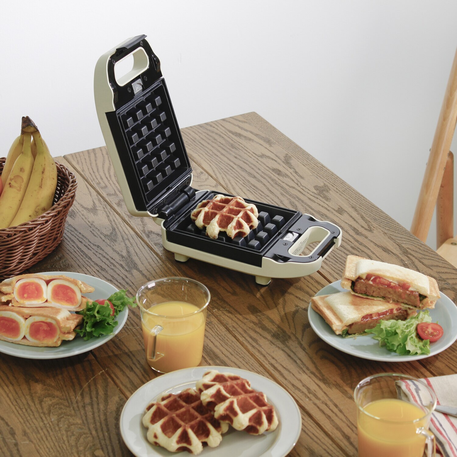 ワッフルもホットサンドも これ１台！ ビタントニオ マイワッフル＆ ホットサンドベーカー