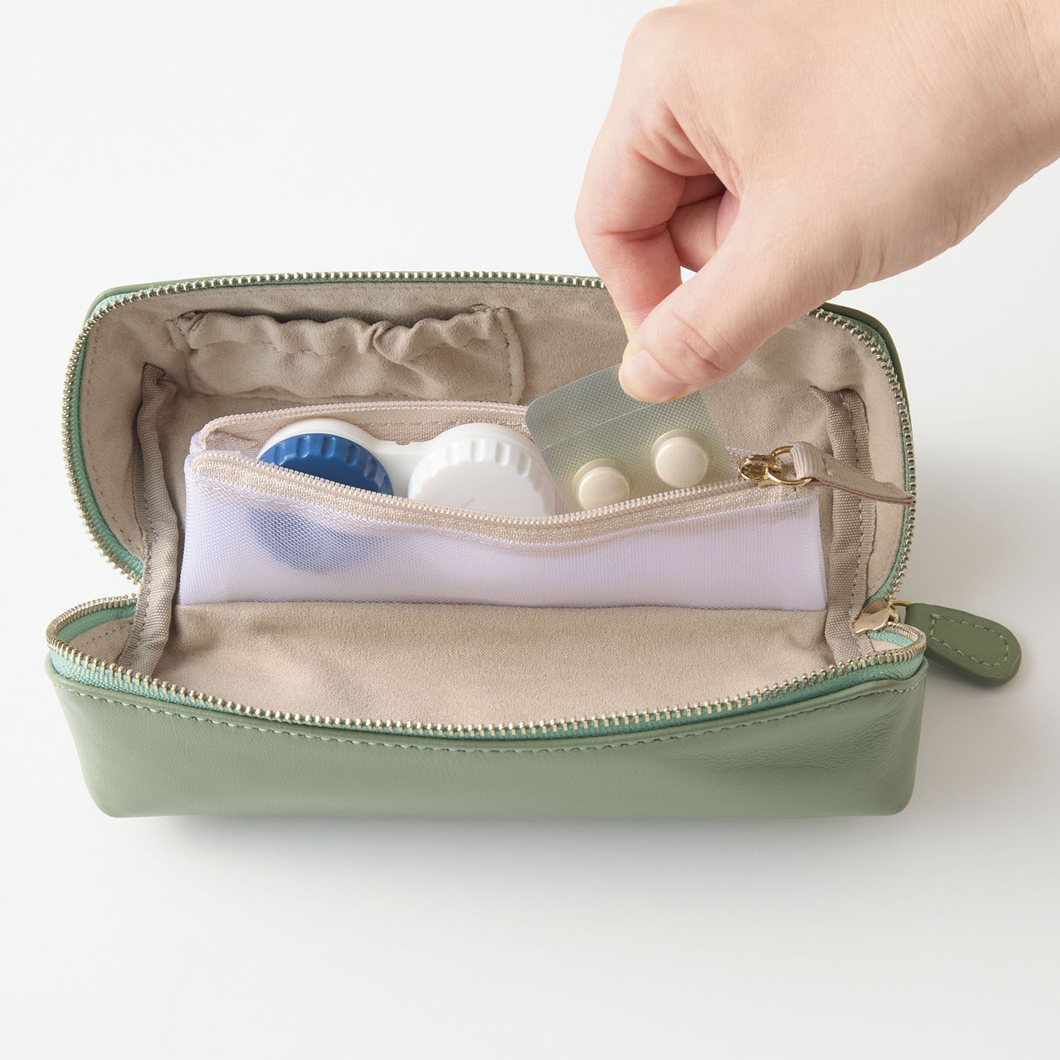 １つで コンパクトにまとまる ラムレザーメガネケース