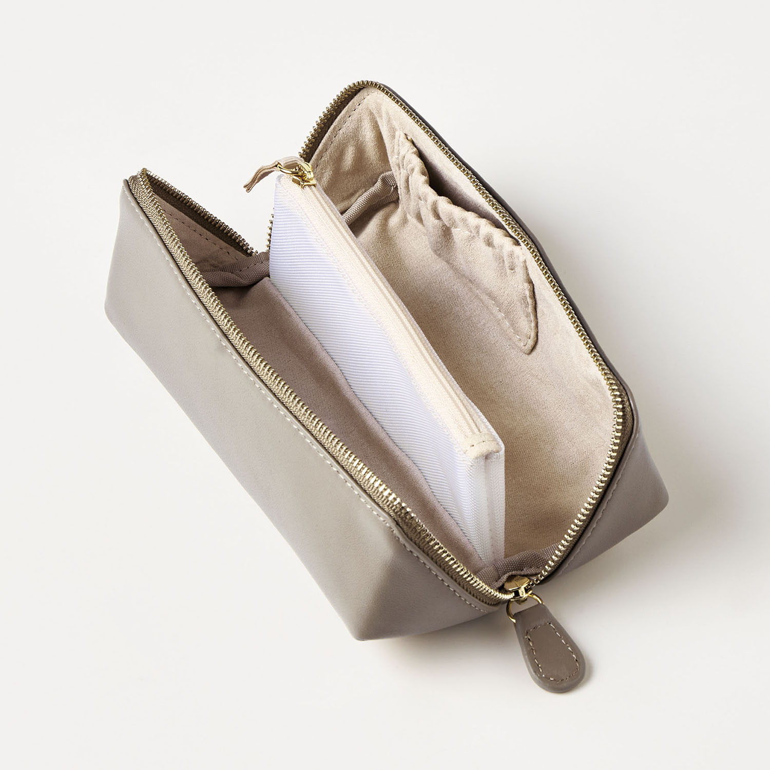 １つで コンパクトにまとまる ラムレザーメガネケース