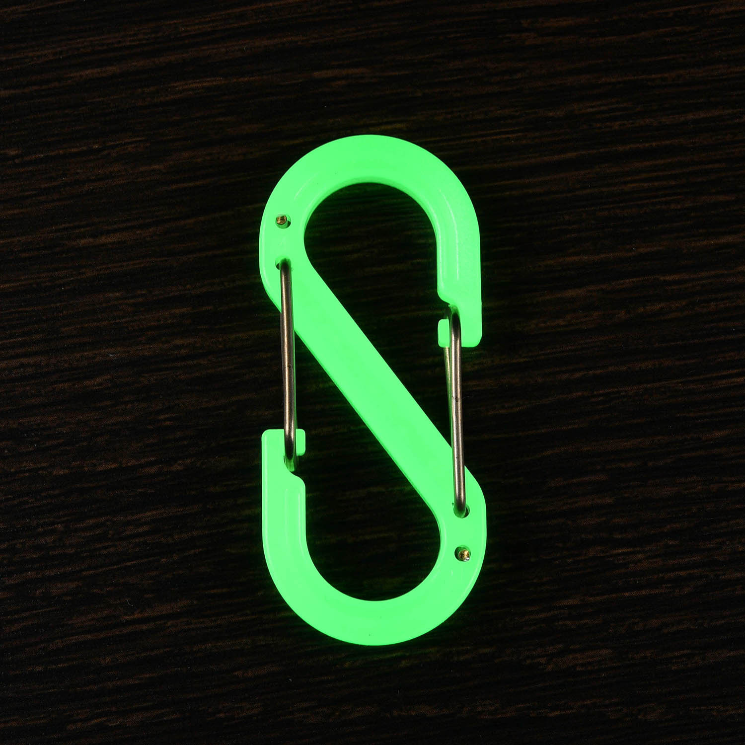 いざという時の目印に！ 光るカラビナ４個セット