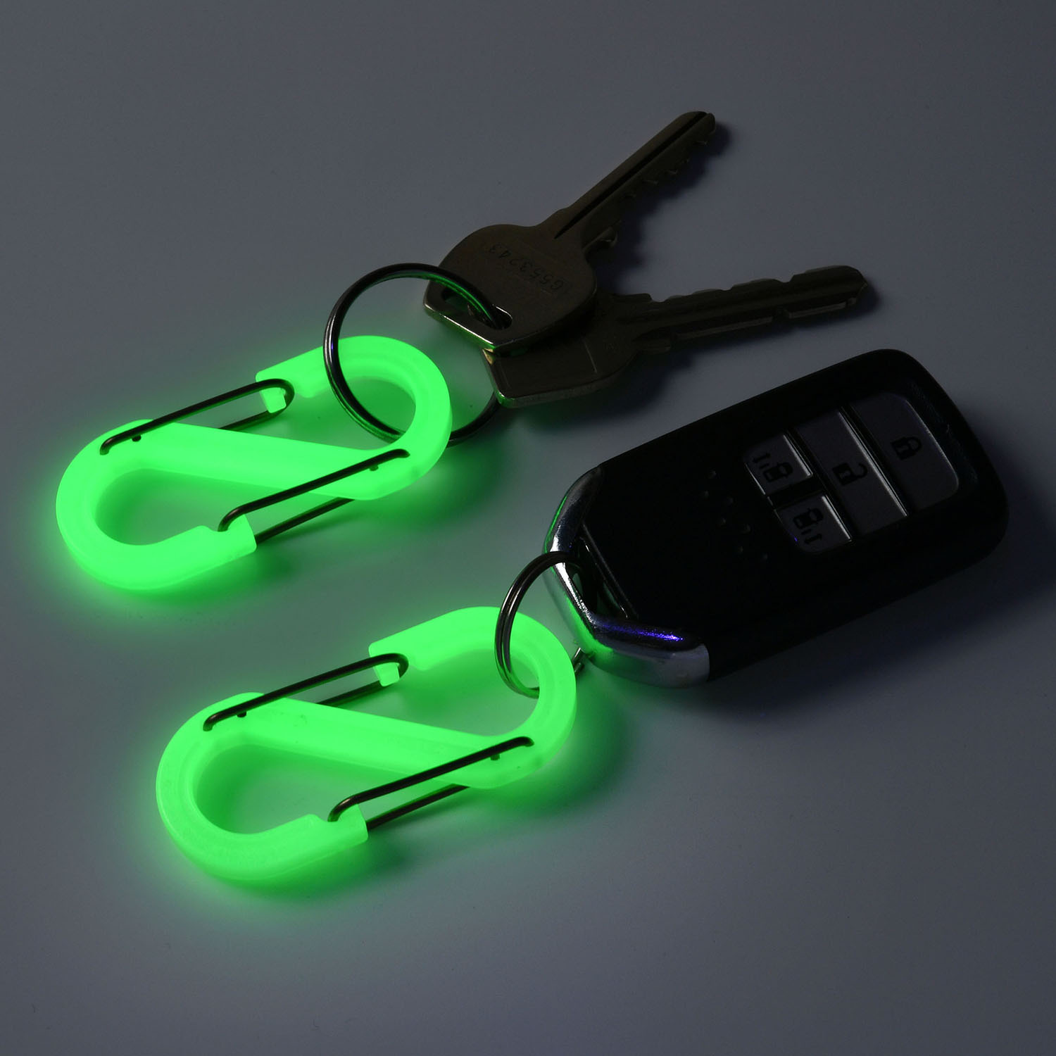 いざという時の目印に！ 光るカラビナ４個セット