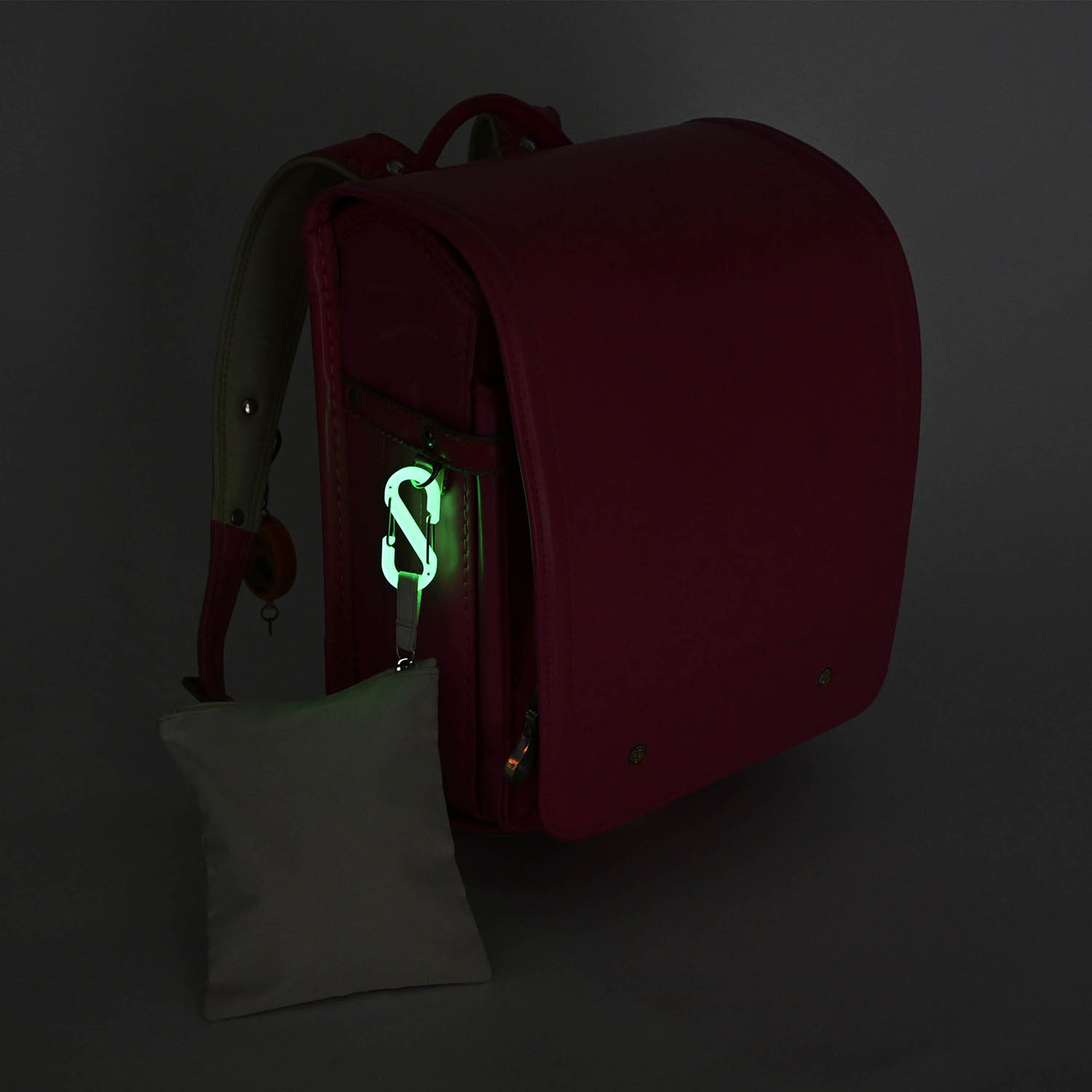 いざという時の目印に！ 光るカラビナ４個セット