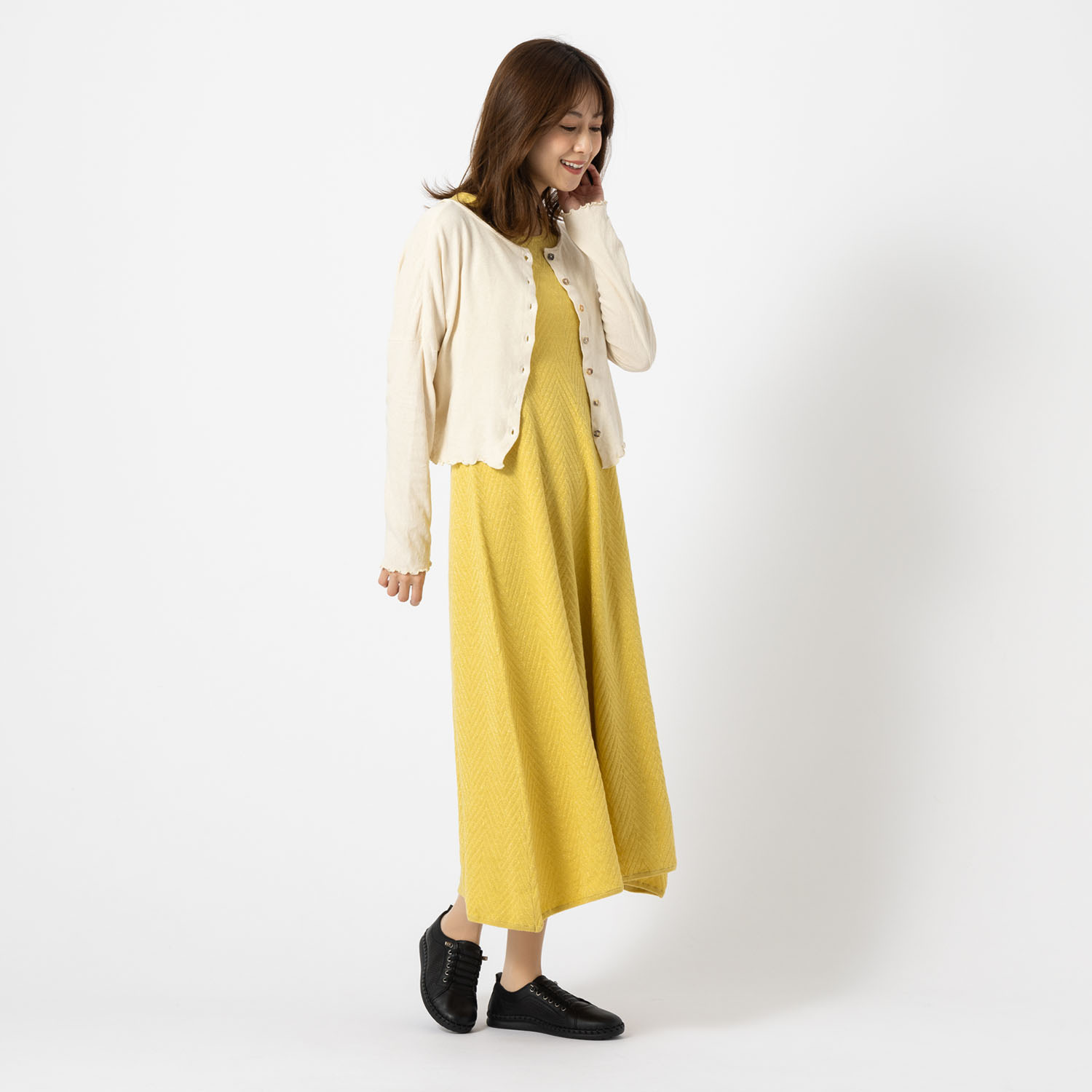 ホッシュ メイドインイスタンブール ソフトカウレザー パンチングスニーカー