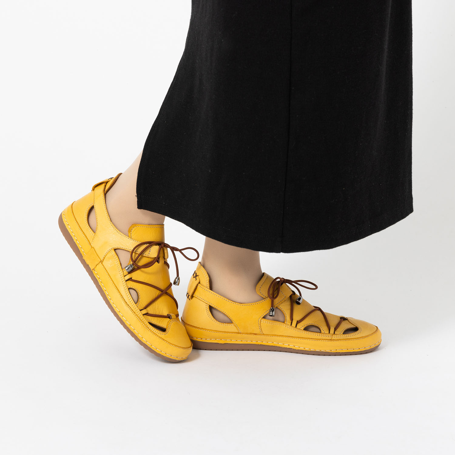 ホッシュ メイドインイスタンブール ソフトカウレザー レースアップスリッポン