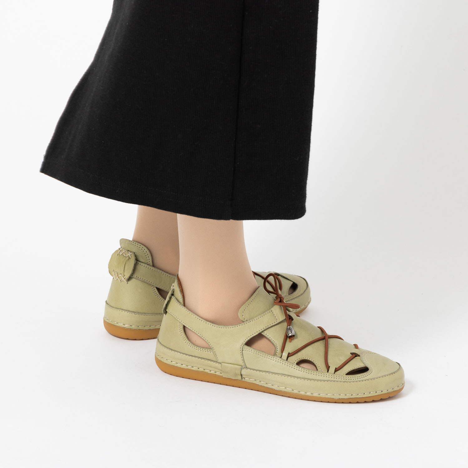 ホッシュ メイドインイスタンブール ソフトカウレザー レースアップスリッポン