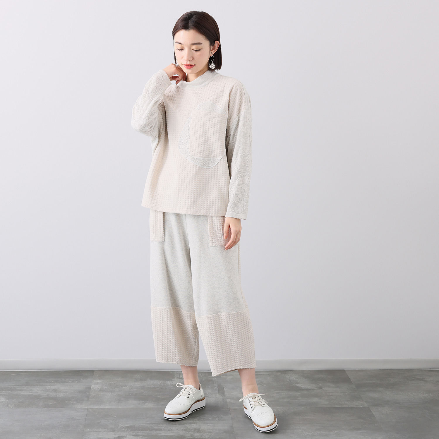 ヨシヨシ バイ　ピージェイ 異素材使い ボックスシルエット デザインプルオーバー