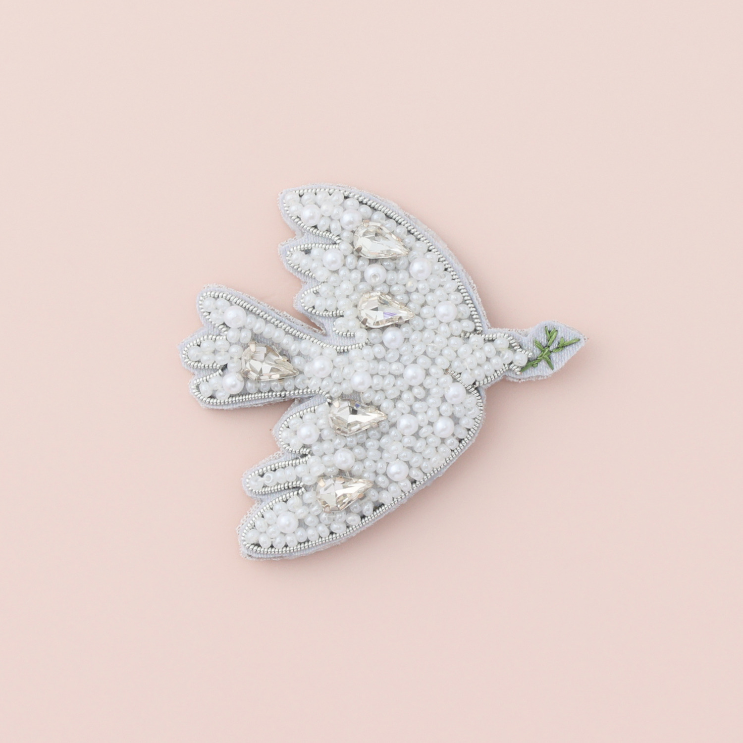 ラジュー 手刺しゅう マグネットブローチ “希望のハト”