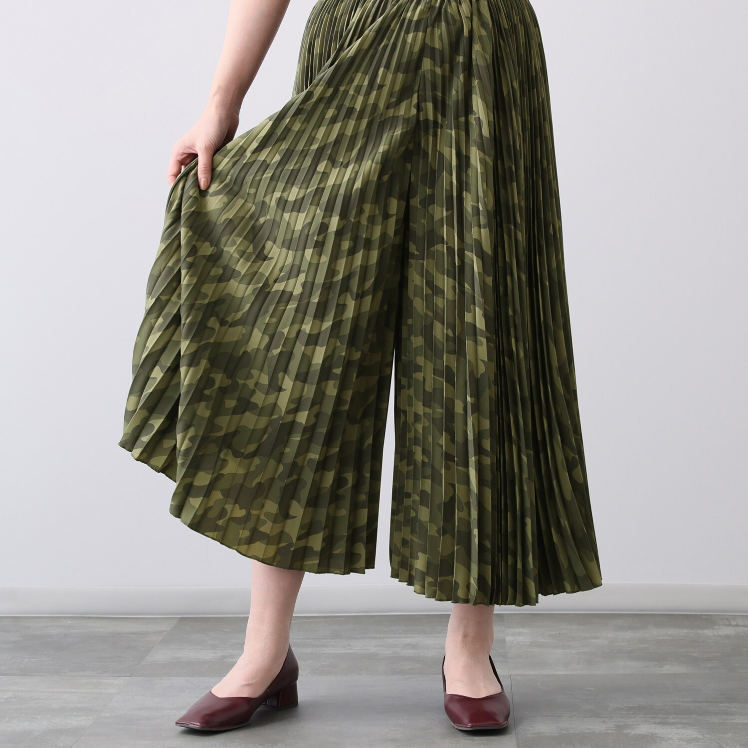 イシカワラボ★ヒトミ ソフトデシン プリーツガウチョ フレアーパンツ