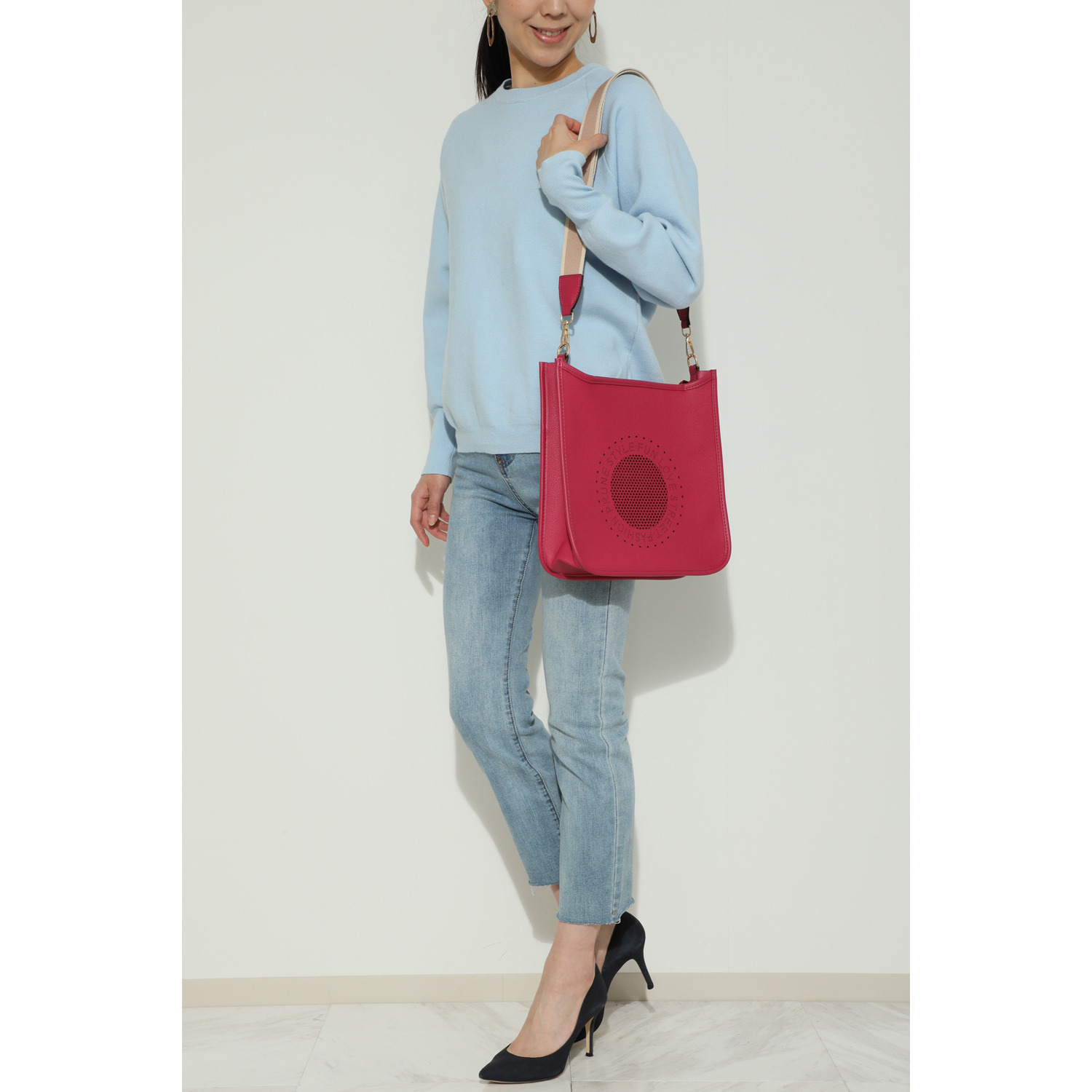 ラルジュ パンチングデザイン ショルダーバッグ