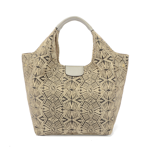 ラルジュ ２通りのフォルムが 楽しめる！ エスニック風柄 トートバッグ