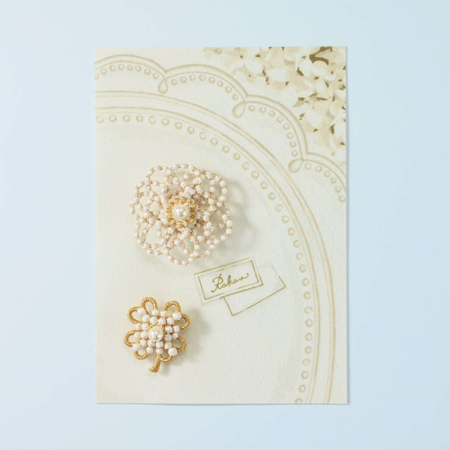 ラカム マチ☆ソワシリーズ 日本製　手作業組み立て 立体刺しゅうブローチ ２点セット