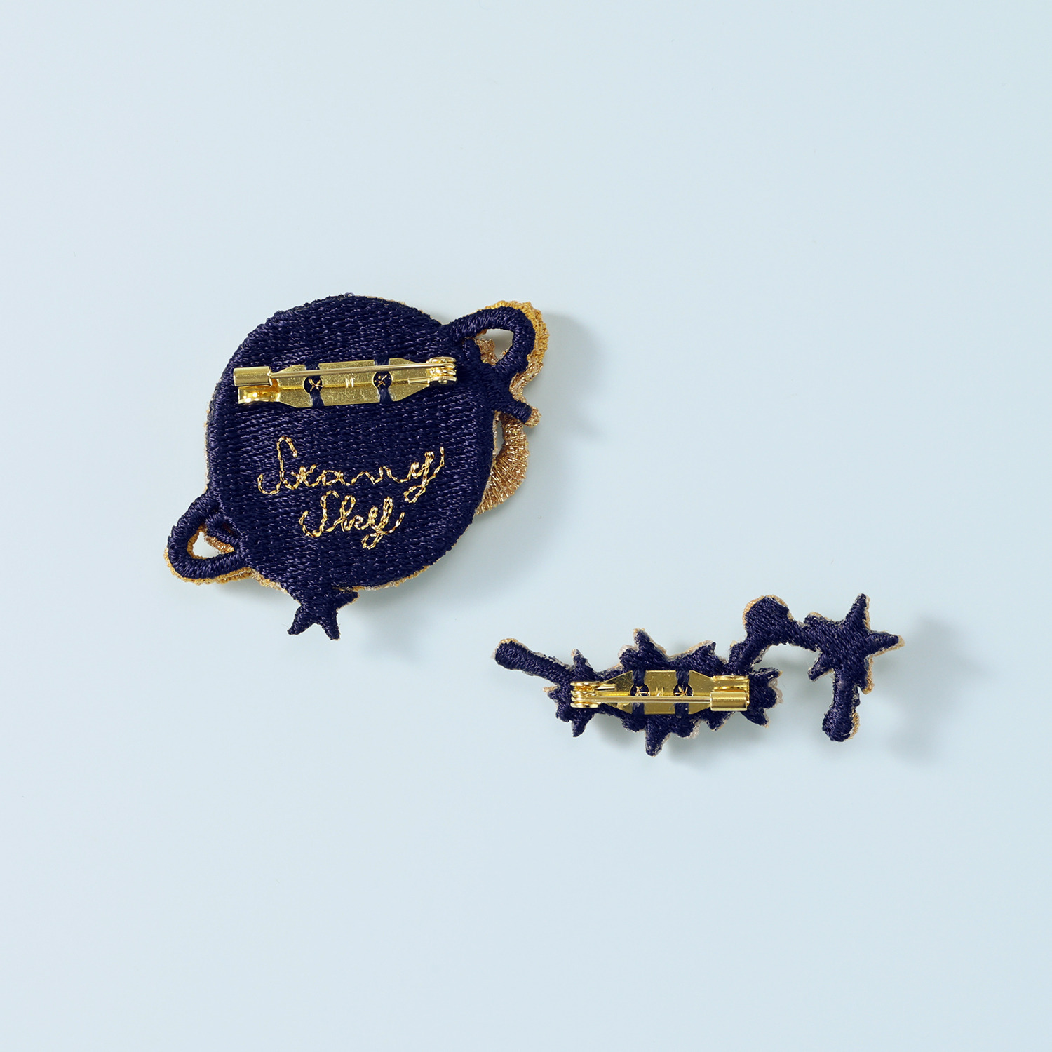 ラカム マチ☆ソワシリーズ 日本製　手作業組み立て 立体刺しゅうブローチ ２点セット