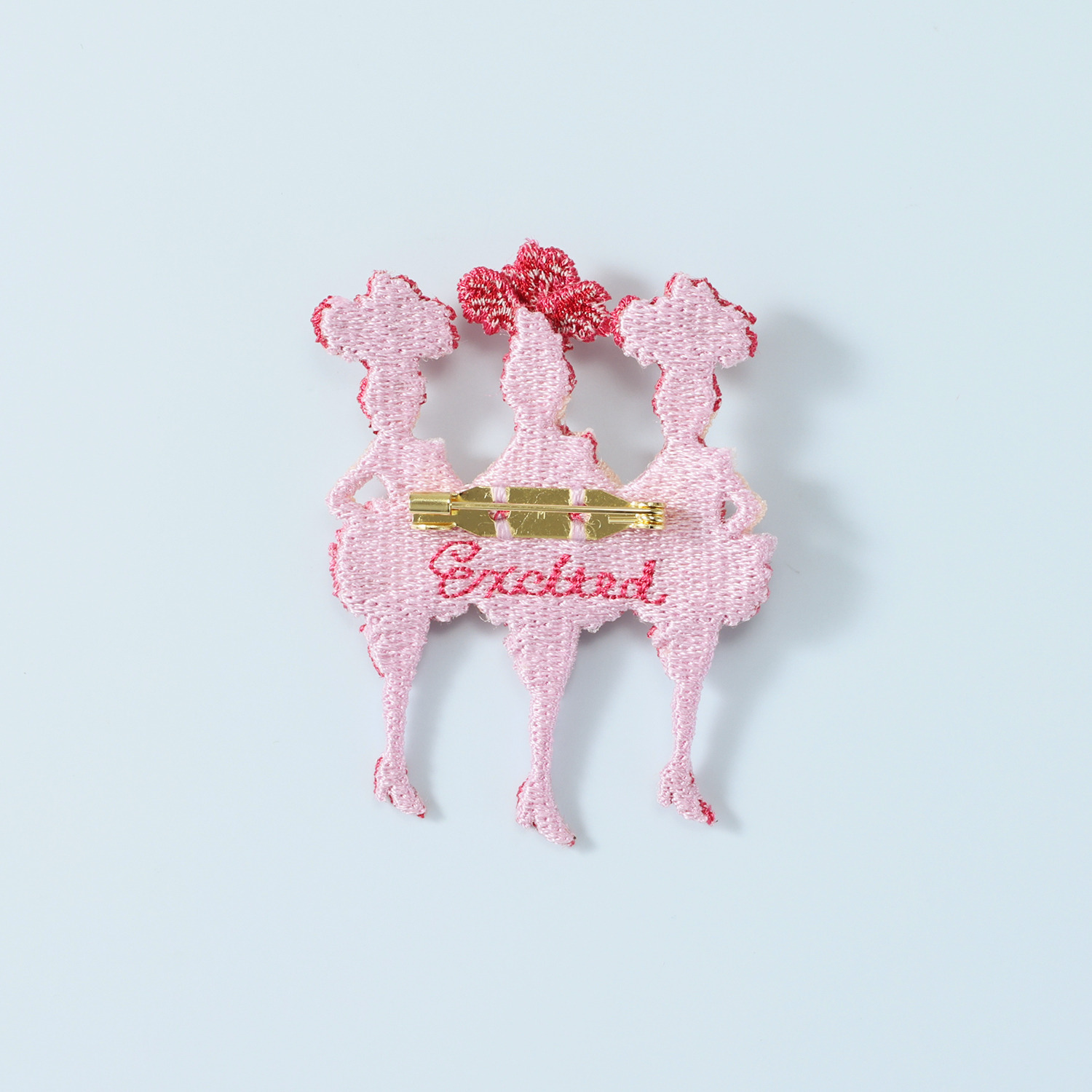 ラカム レビューガール 日本製　手作業組み立て 立体刺しゅうブローチ