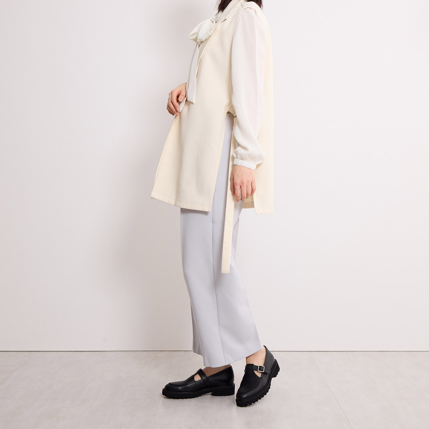 卑弥呼 ＜日本製＞ 牛革 Ｔストラップローファー