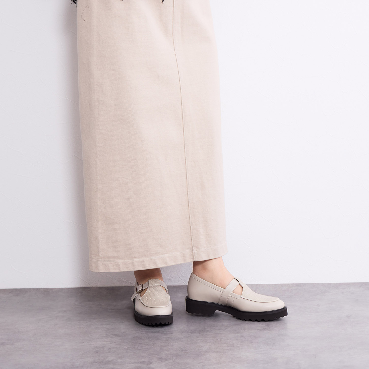 卑弥呼 ＜日本製＞ 牛革 Ｔストラップローファー