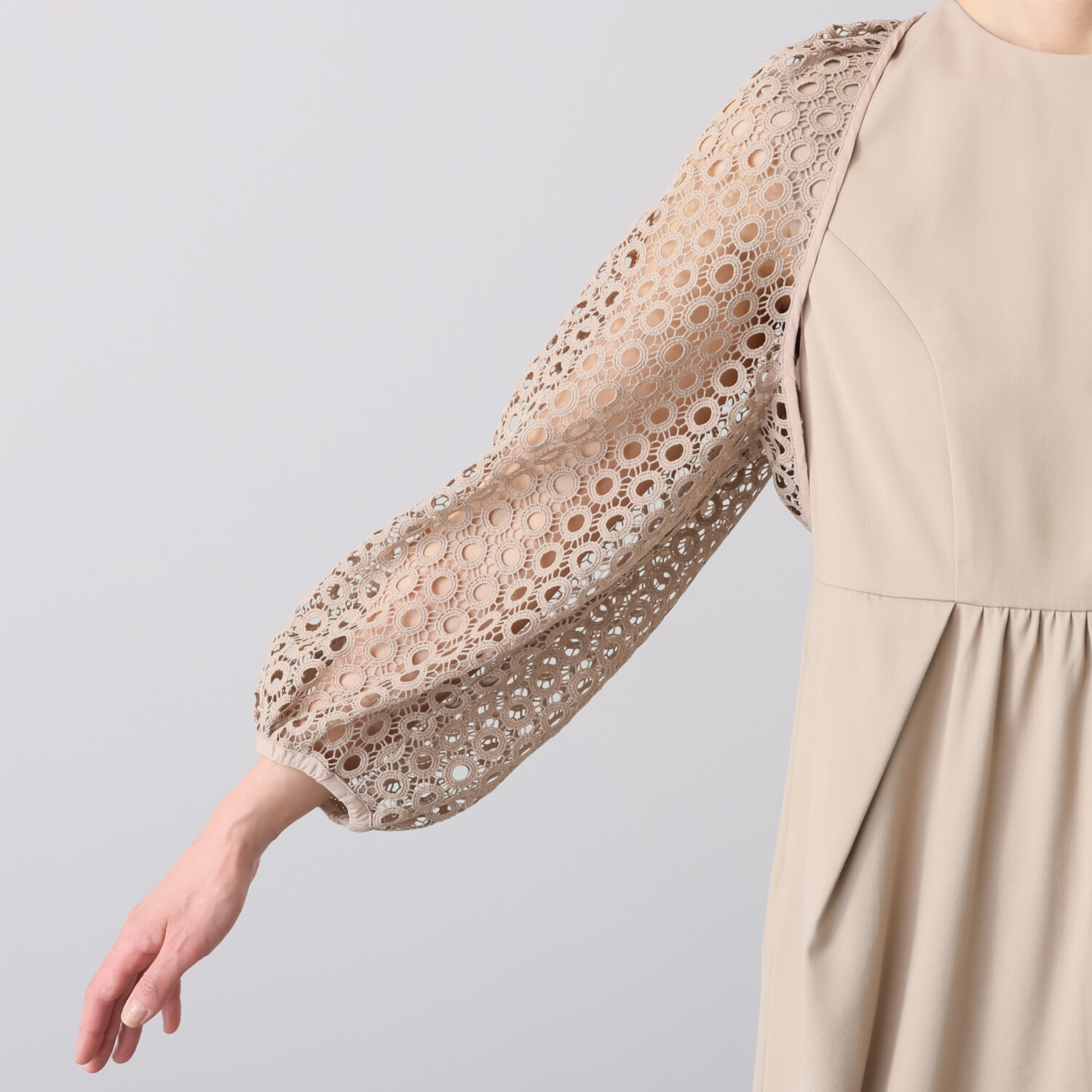 ボンボン・エ・ショコラ ボリュームスリーブ レースボレロ