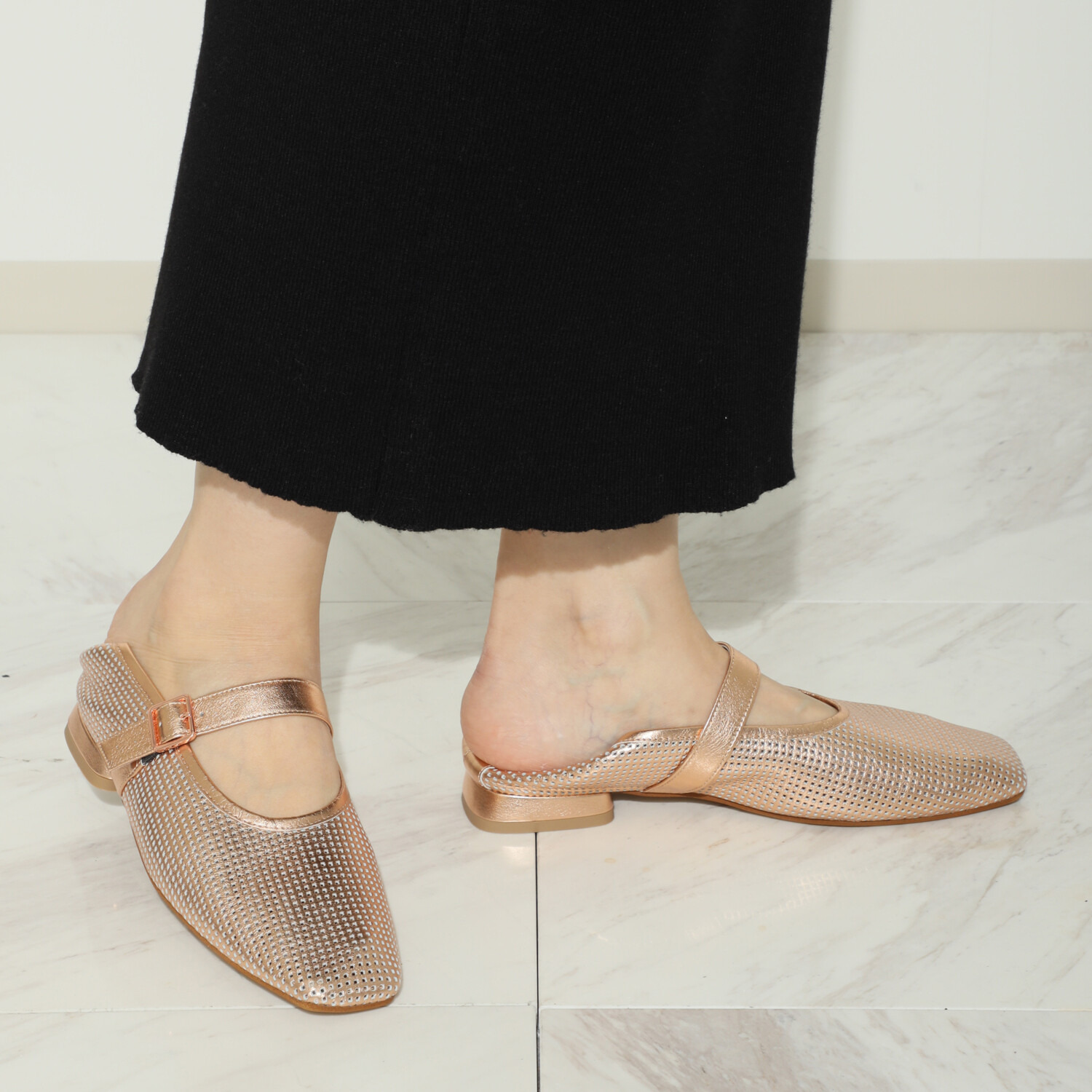 卑弥呼 ＜日本製＞ 牛革パンチング メリージェーンパンプス