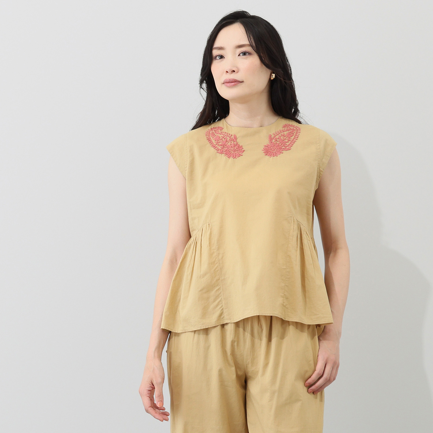 シルカシア インドの伝統工芸 チカン刺しゅう ギャザー切替プルオーバー