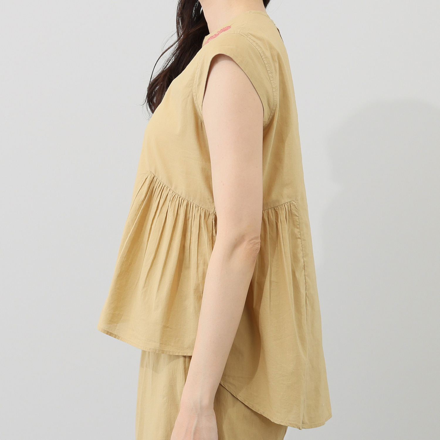 シルカシア インドの伝統工芸 チカン刺しゅう ギャザー切替プルオーバー