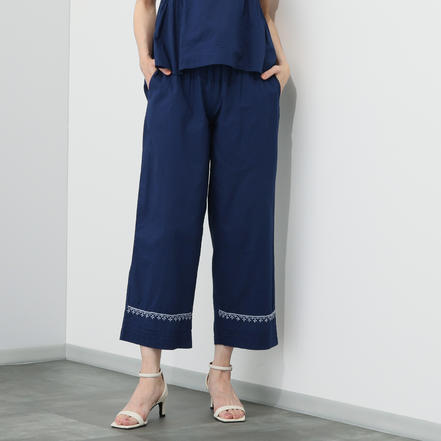 シルカシア インドの伝統工芸 チカン刺しゅう ワイドパンツ