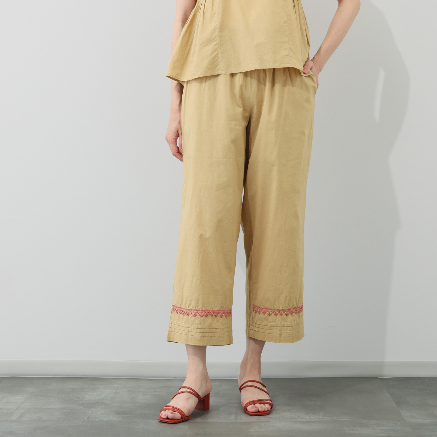 シルカシア インドの伝統工芸 チカン刺しゅう ワイドパンツ