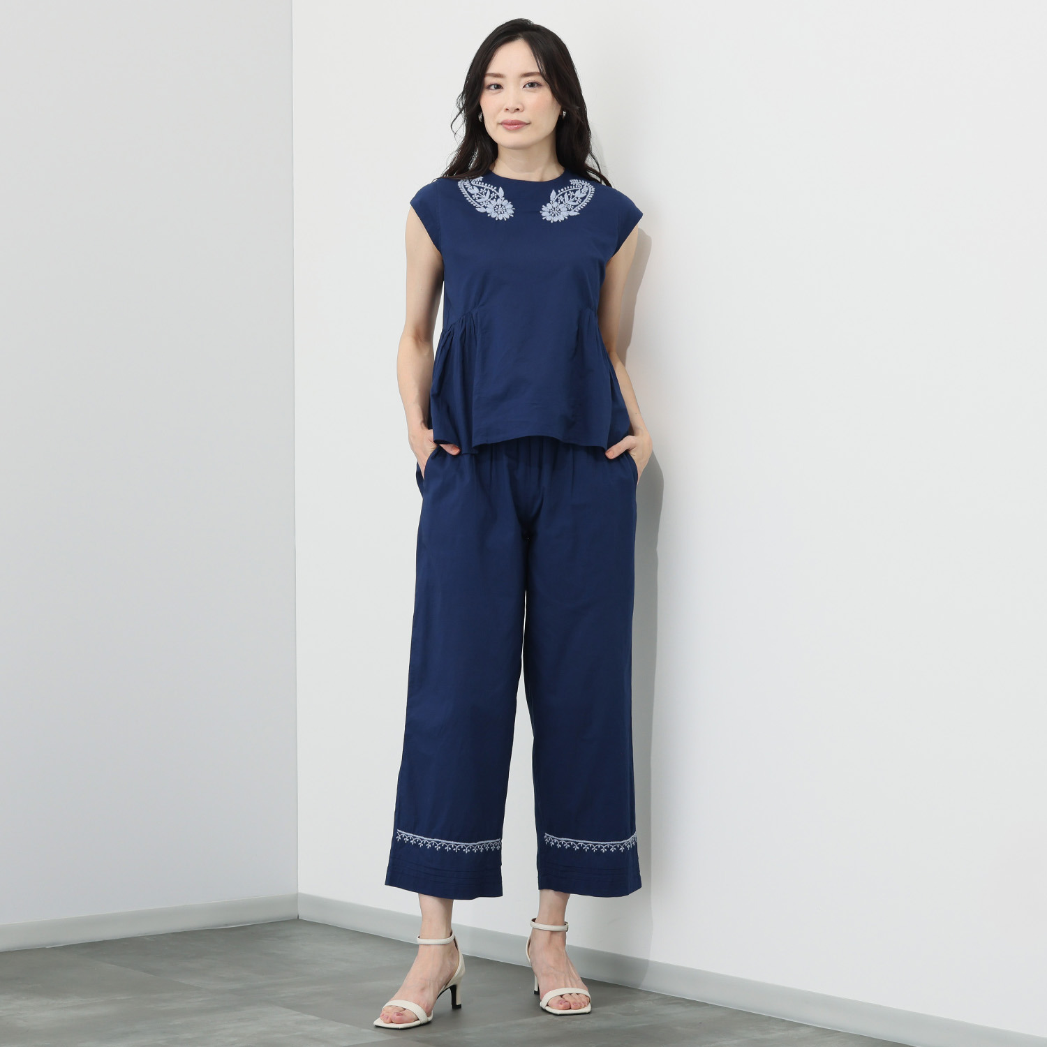 シルカシア インドの伝統工芸 チカン刺しゅう ワイドパンツ